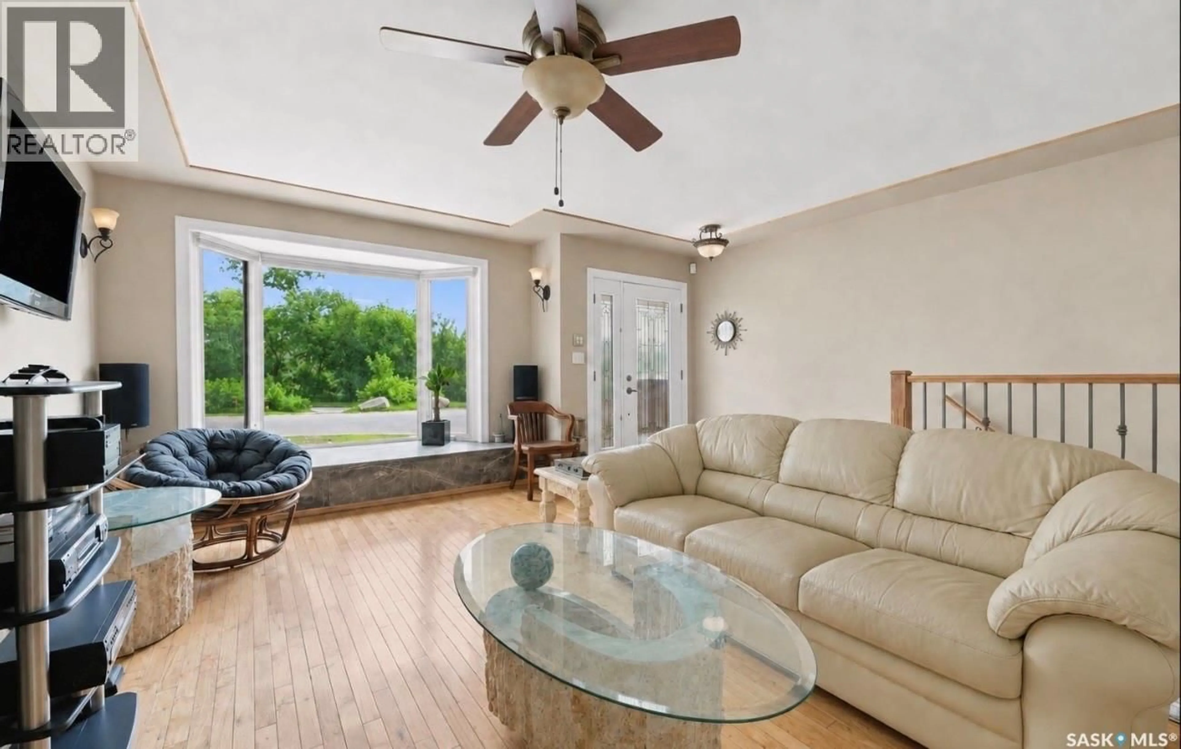 Living room with furniture, unknown for 1201 SPADINA CRESCENT, Saskatoon Saskatchewan S7M1P4