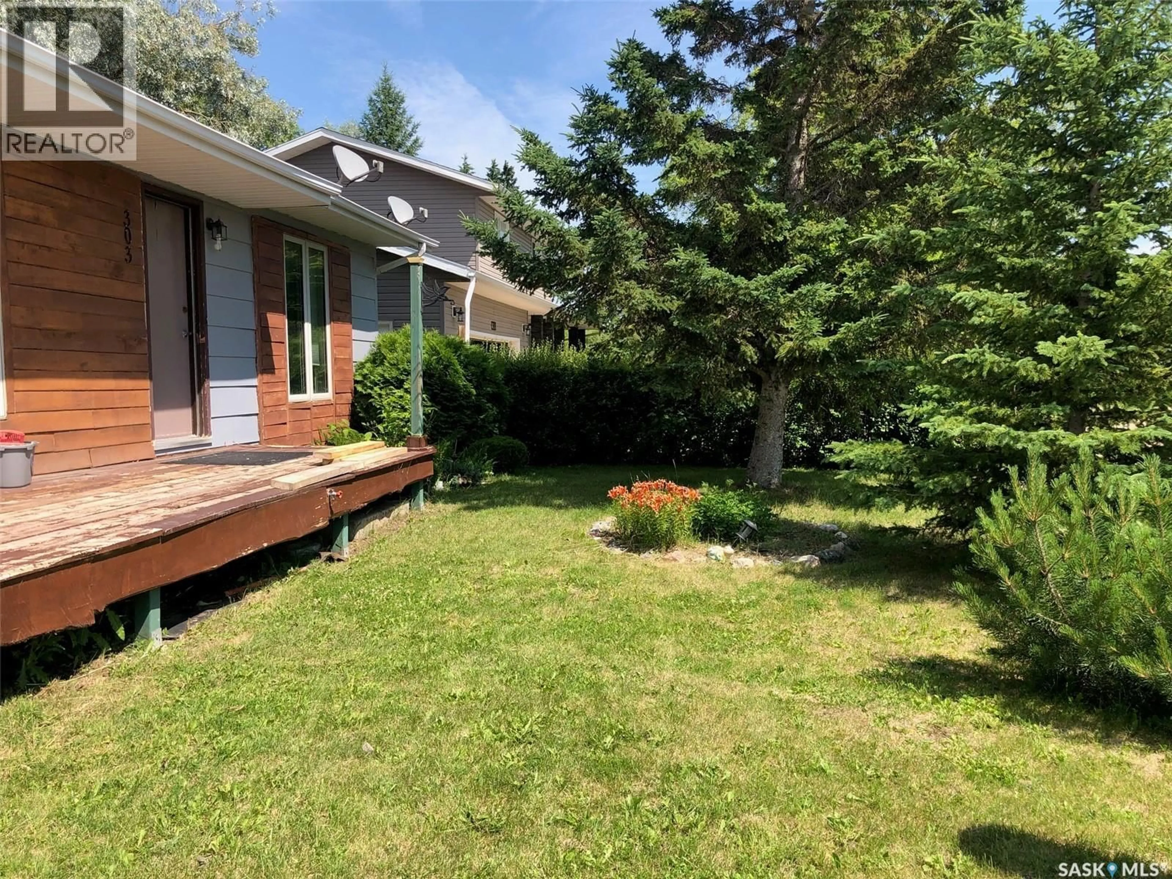 A pic from outside/outdoor area/front of a property/back of a property/a pic from drone, unknown for 303 6TH AVENUE, Invermay Saskatchewan S0A1M0