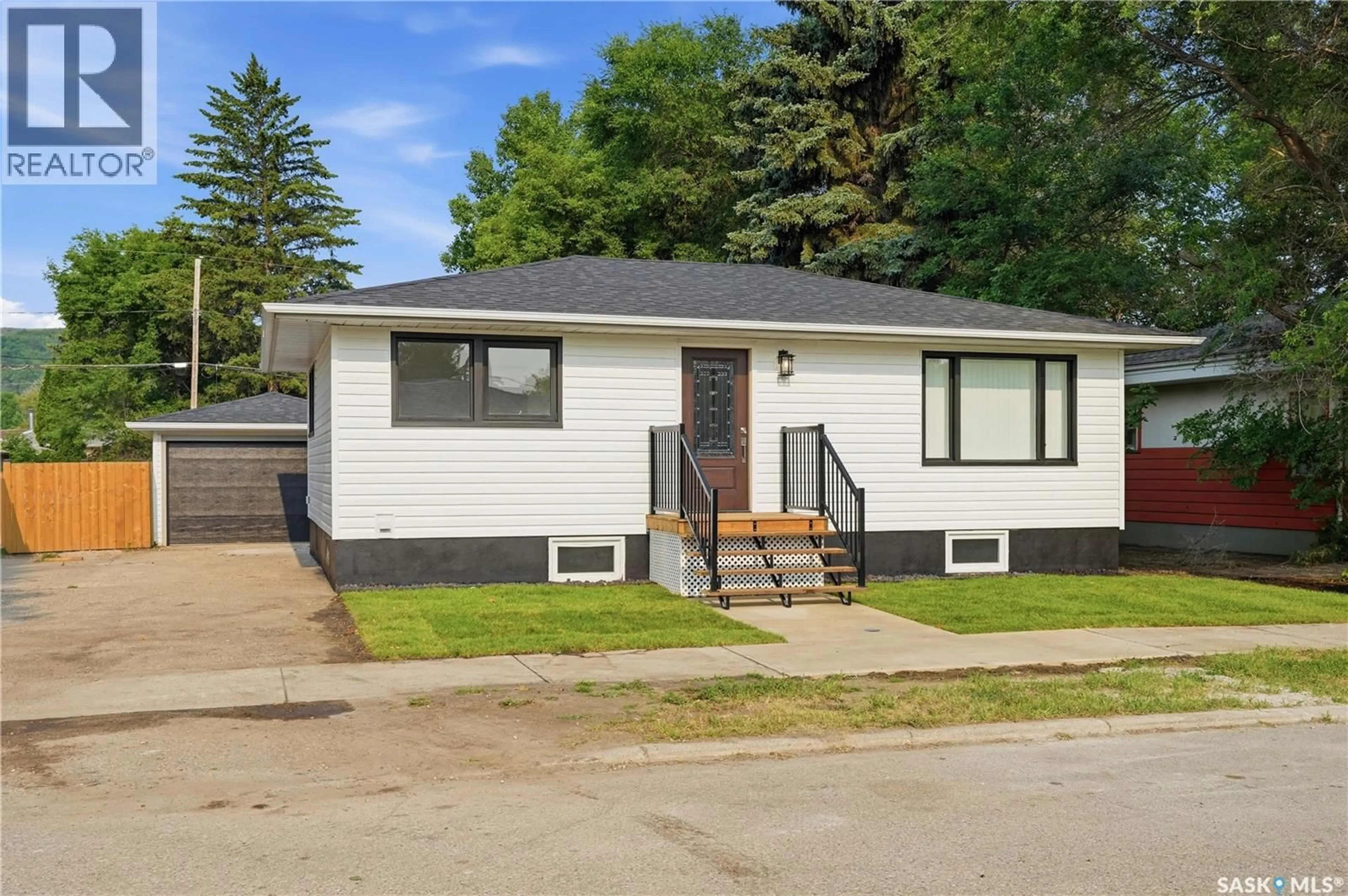 Home with vinyl exterior material, street for 434 COMPANY AVENUE, Fort Qu'Appelle Saskatchewan S0G1S0