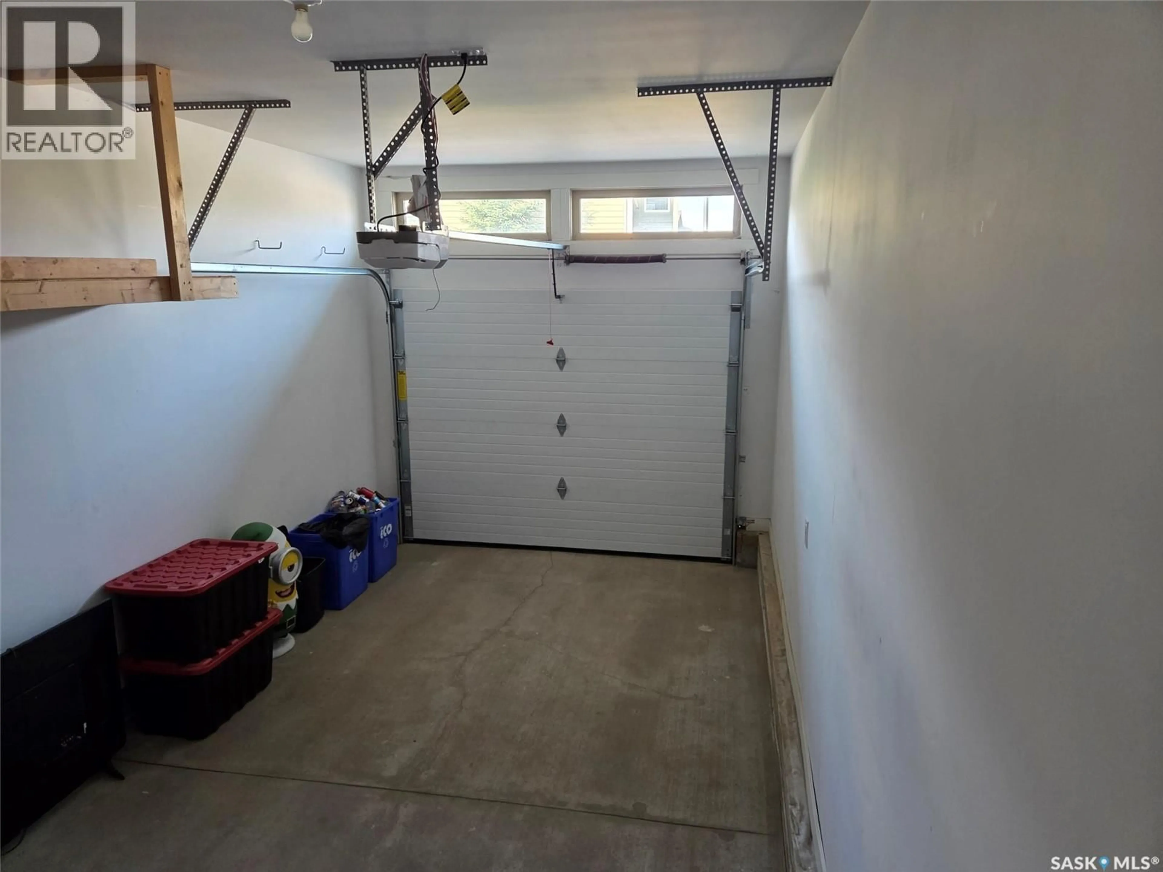Indoor garage for 115 - 103 SHEPHERD CRESCENT, Saskatoon Saskatchewan S7W0P8