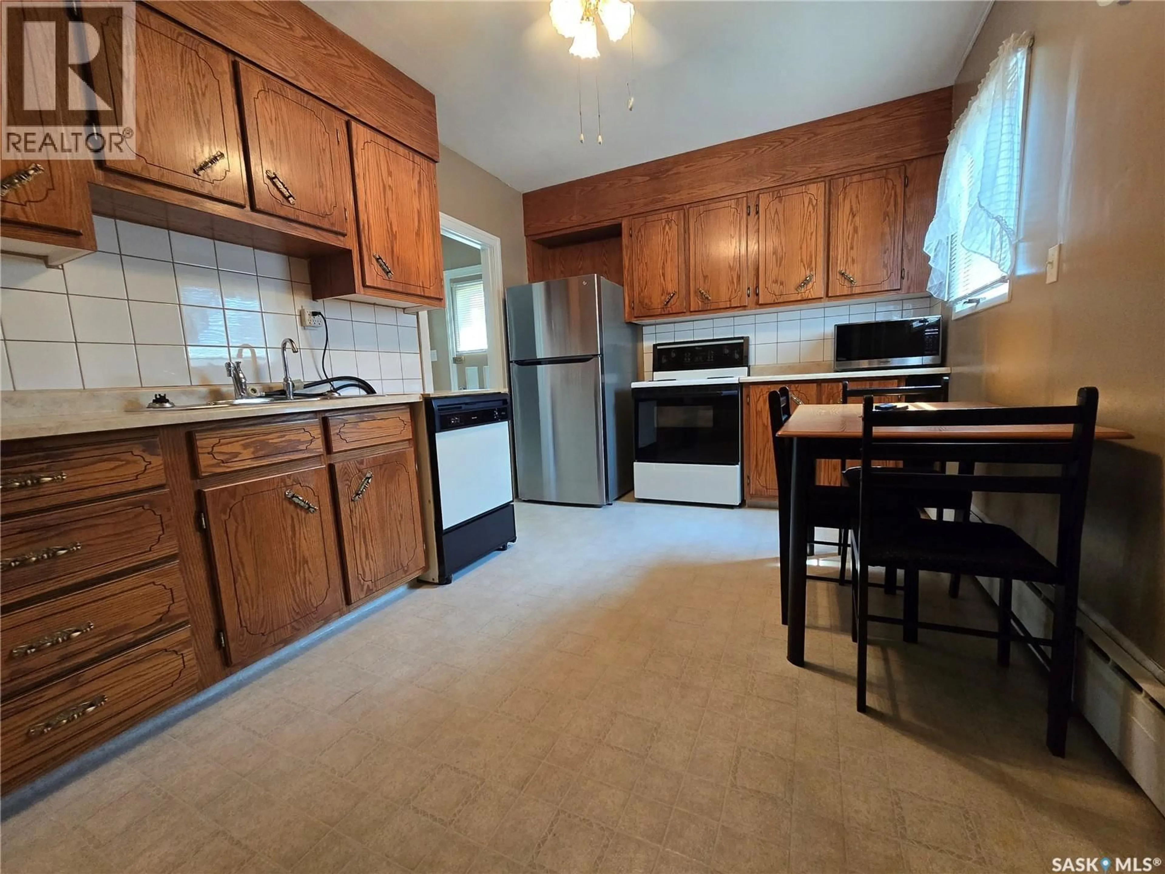Standard kitchen, unknown for 223 9TH STREET, Weyburn Saskatchewan S4H1E9
