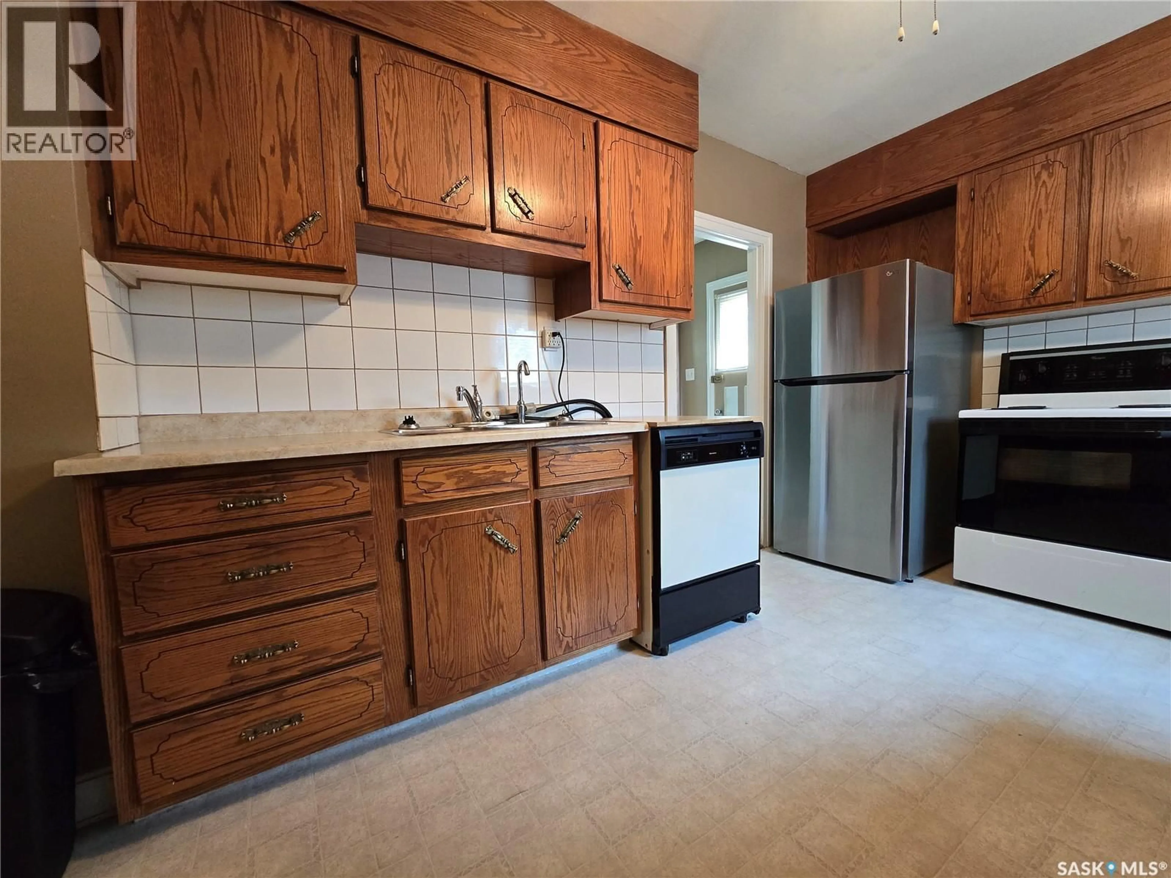 Standard kitchen, unknown for 223 9TH STREET, Weyburn Saskatchewan S4H1E9