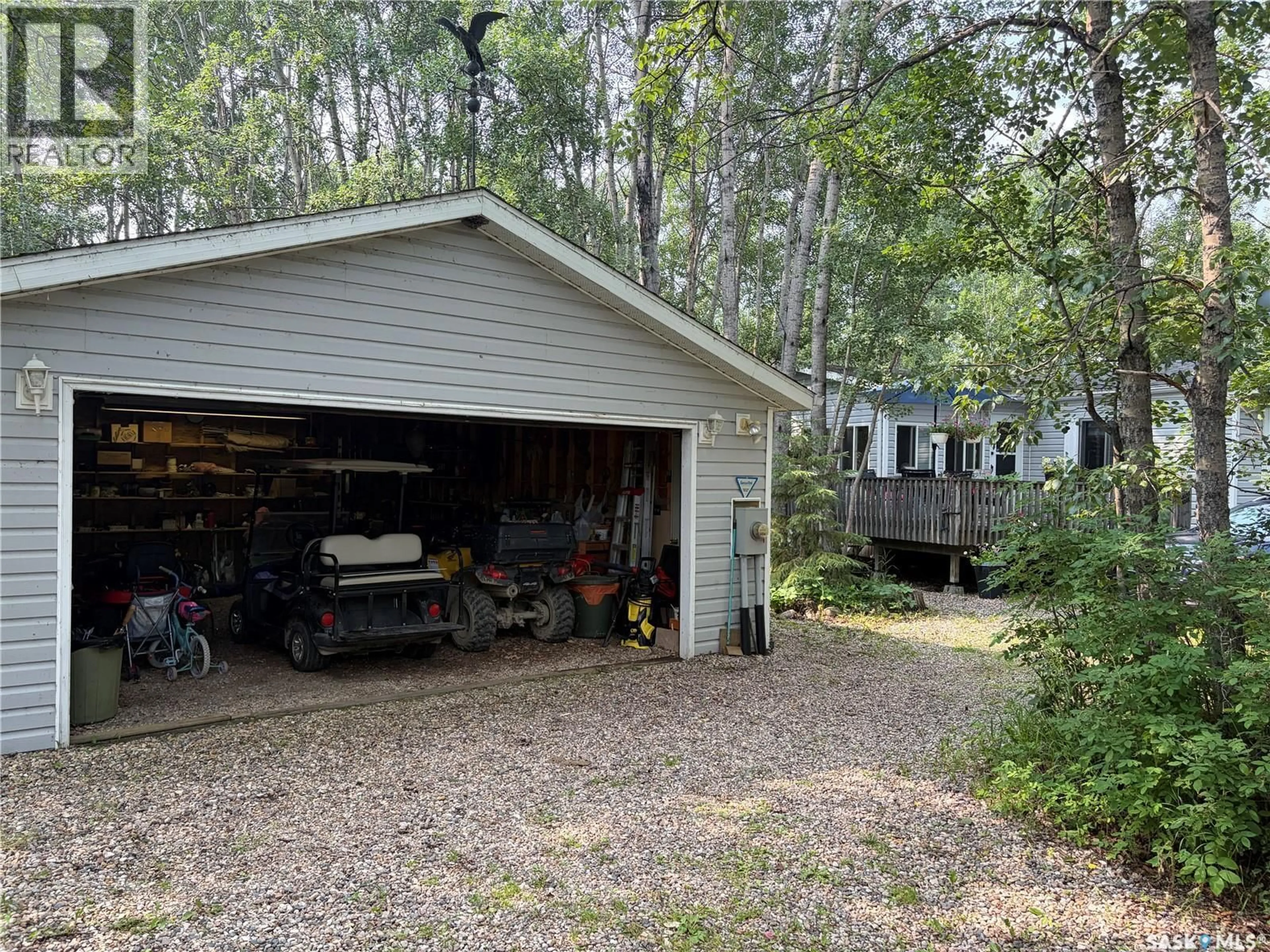 Indoor garage for 16A DELARONDE COURT, Delaronde Lake Saskatchewan S0J0E0