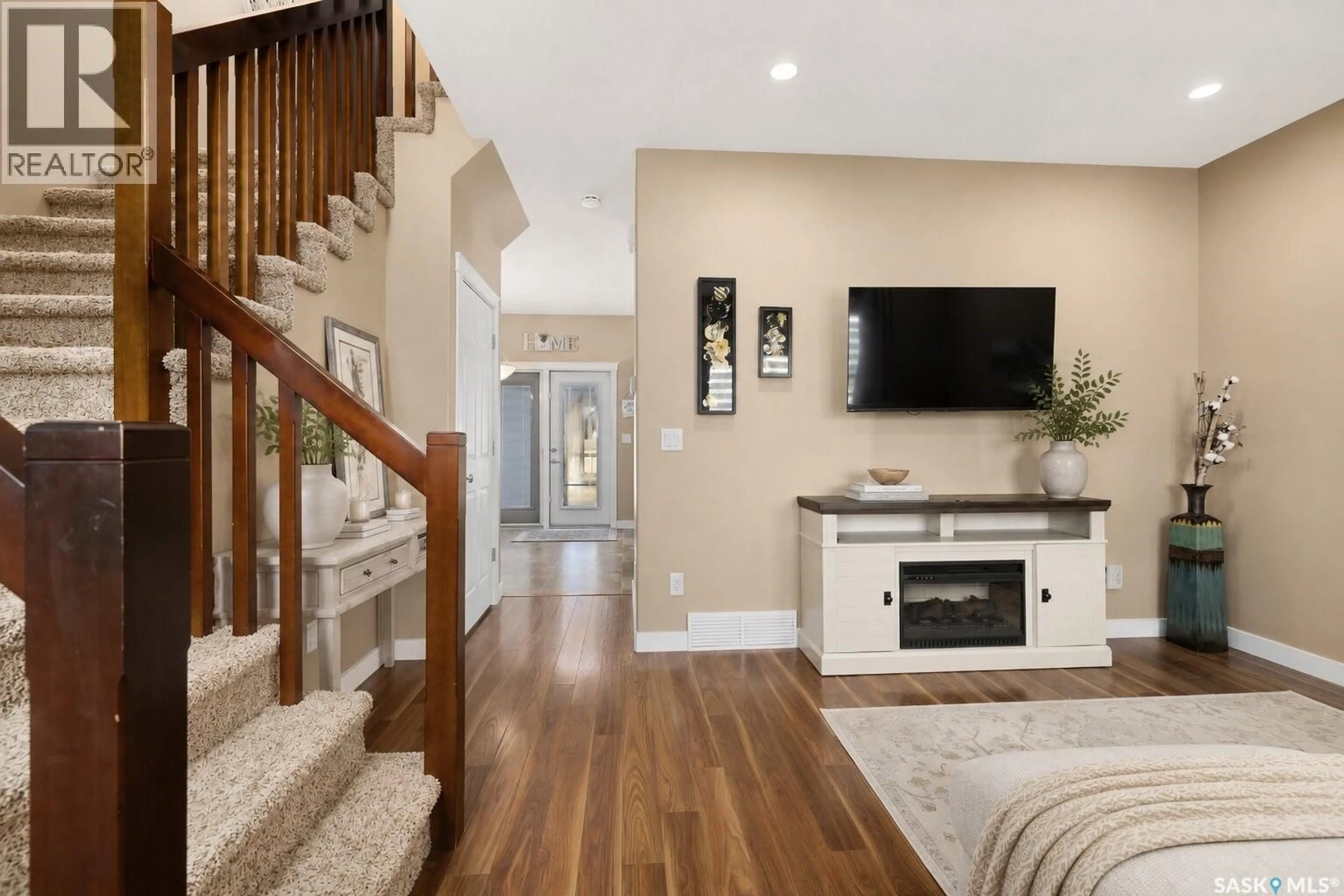 Indoor entryway for 4821 JAMES HILL ROAD, Regina Saskatchewan S4W0C6