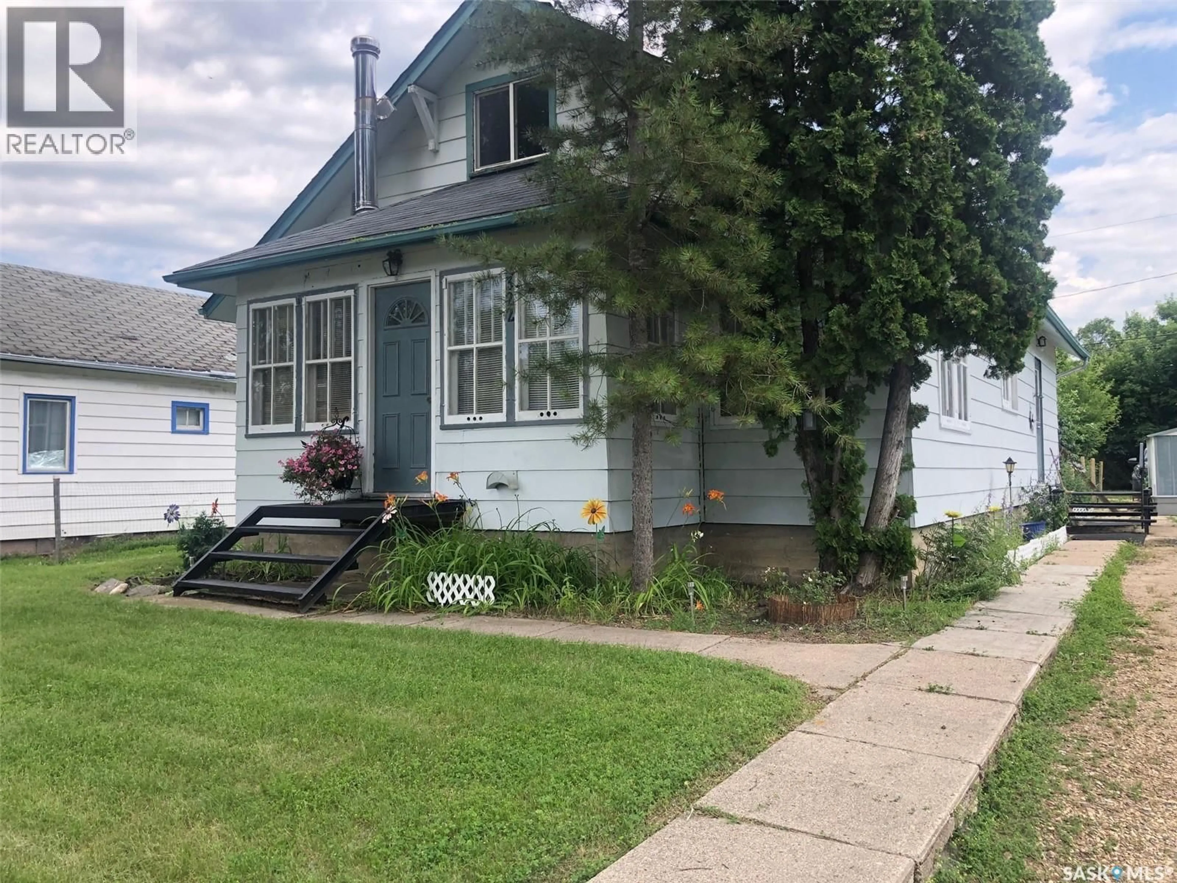 Home with vinyl exterior material, street for 322 5TH AVENUE, Canora Saskatchewan S0A0L0