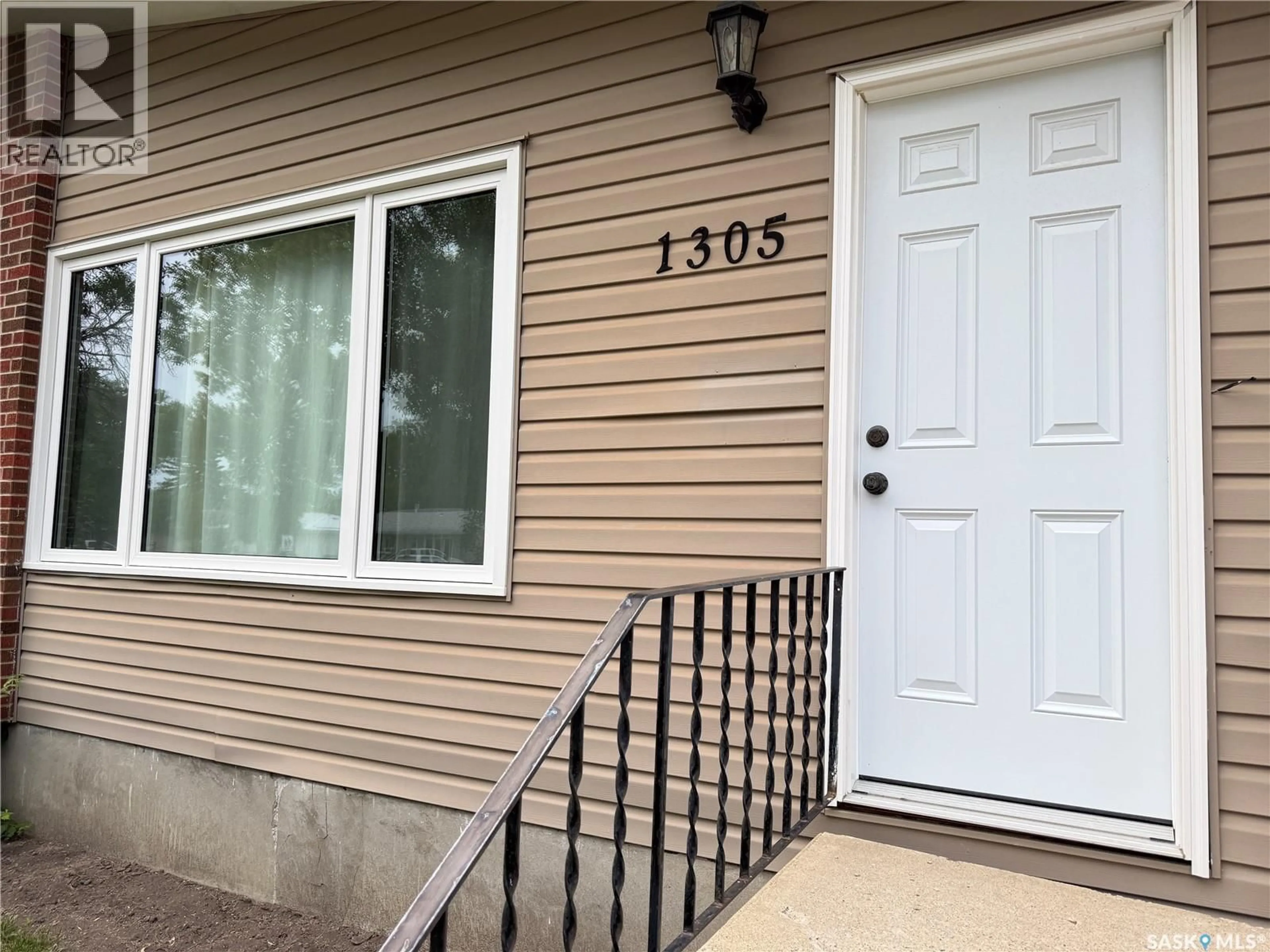 Home with vinyl exterior material, street for 1305 PARK AVENUE, Weyburn Saskatchewan S4H0K7