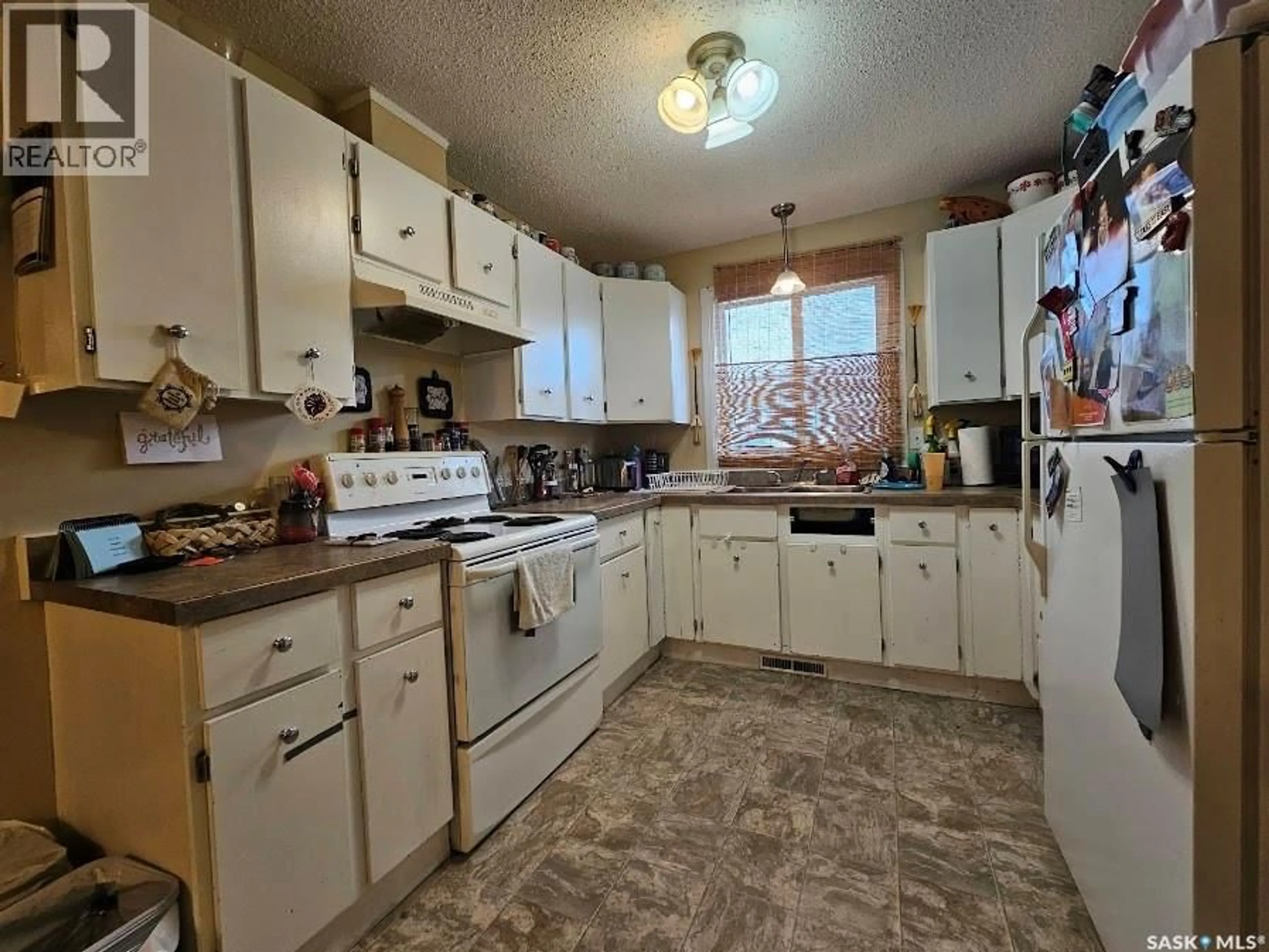 Standard kitchen, unknown for 8998 PANTON AVENUE, North Battleford Saskatchewan S9A3J9