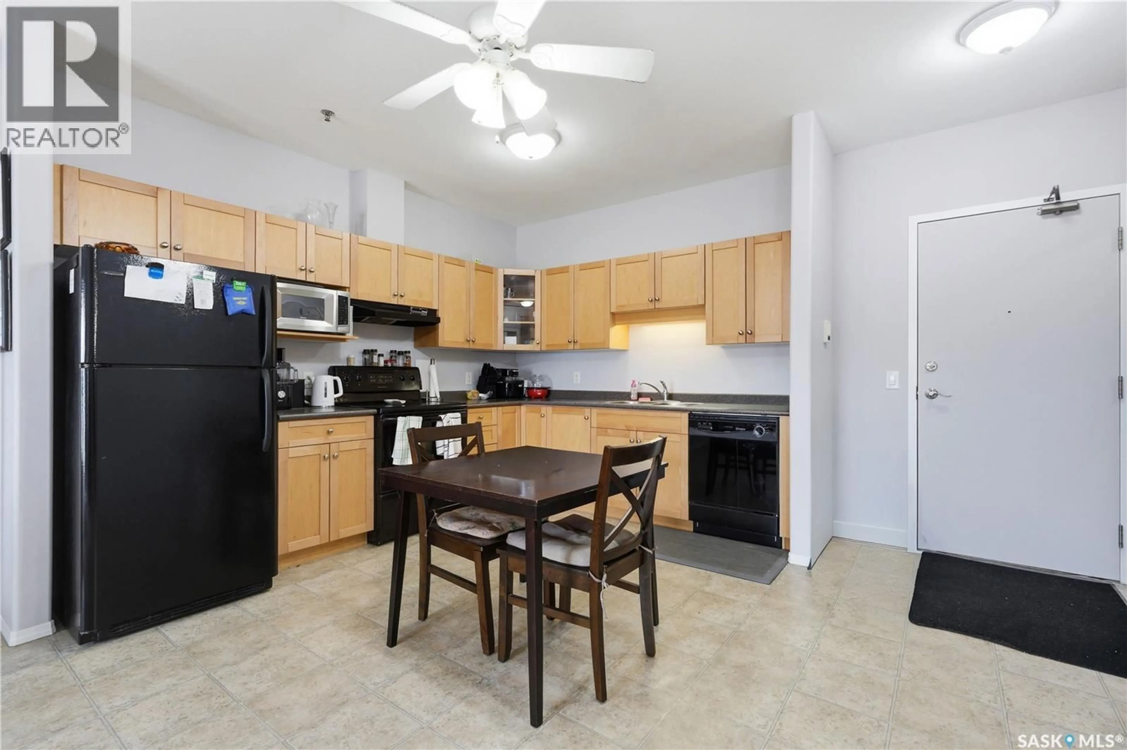 Standard kitchen, unknown for 302 - 303 NELSON ROAD, Saskatoon Saskatchewan S7S1N9