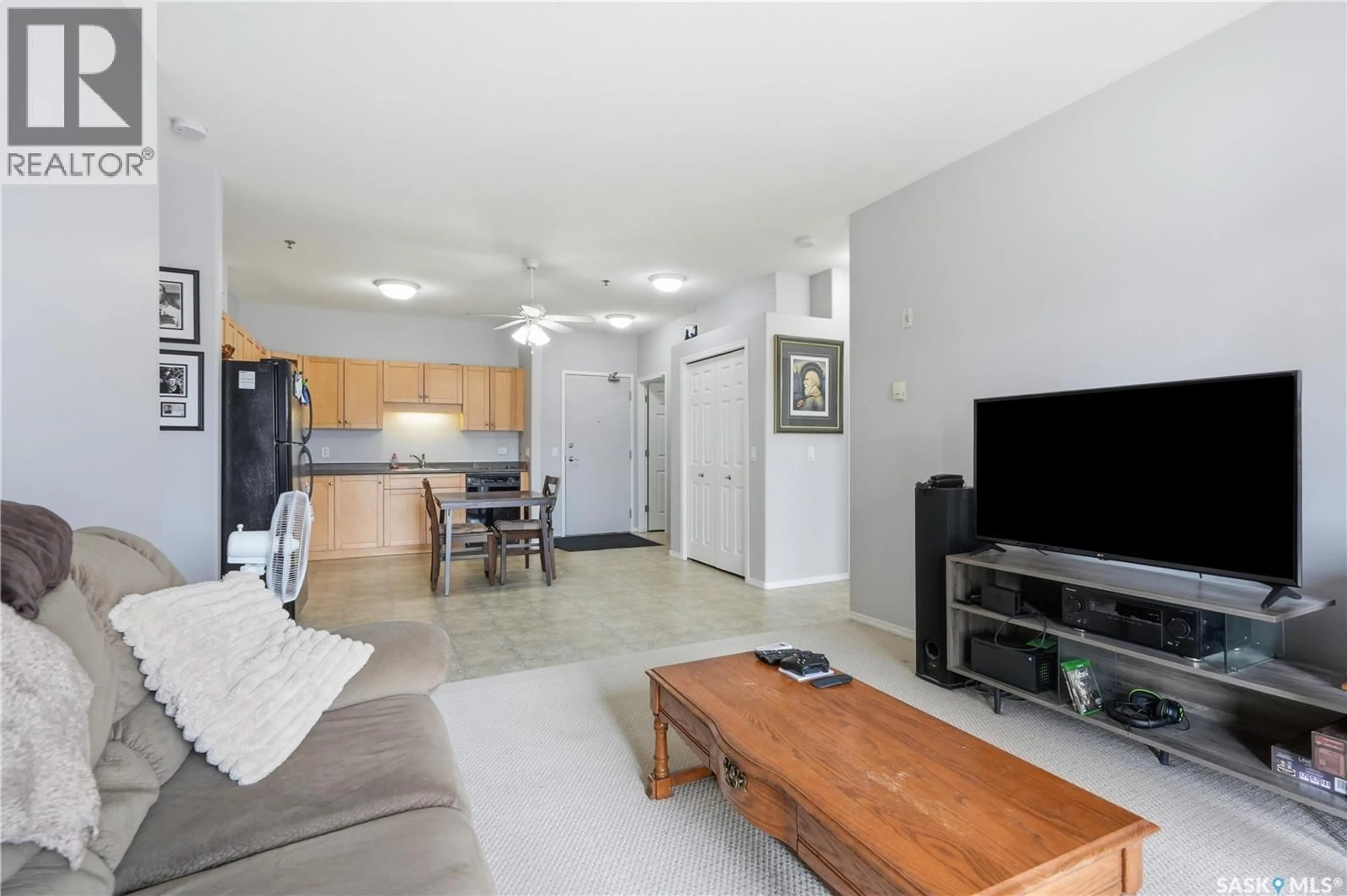 Living room with furniture, unknown for 302 - 303 NELSON ROAD, Saskatoon Saskatchewan S7S1N9