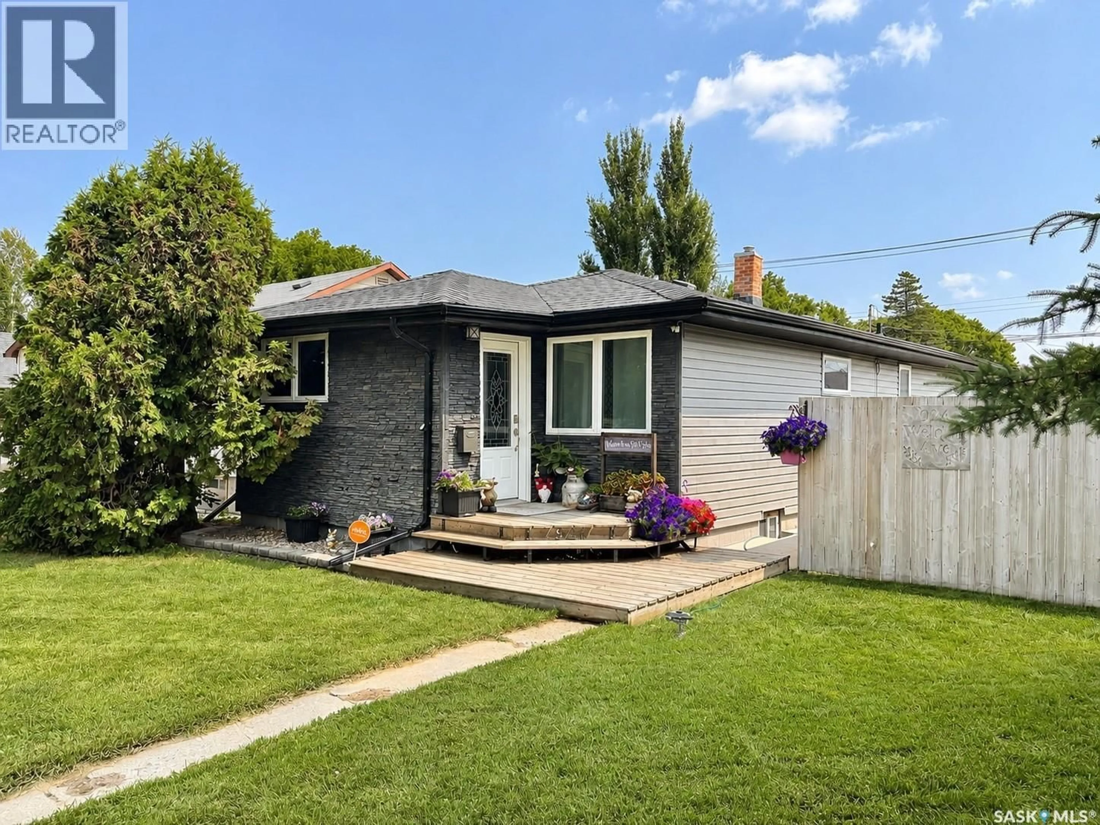 Shed for 924 WELDON AVENUE, Saskatoon Saskatchewan S7M2V6