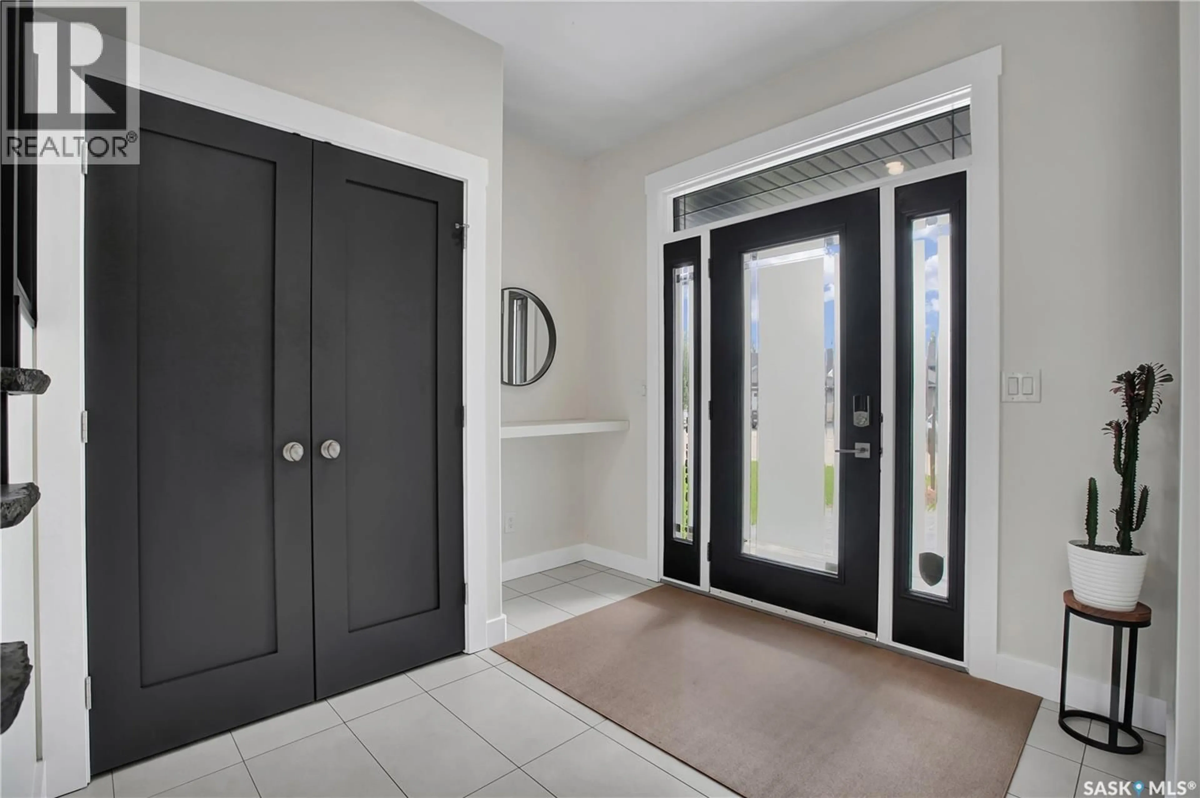 Indoor entryway for 102 KINSMEN CRESCENT, Martensville Saskatchewan S0K0A2