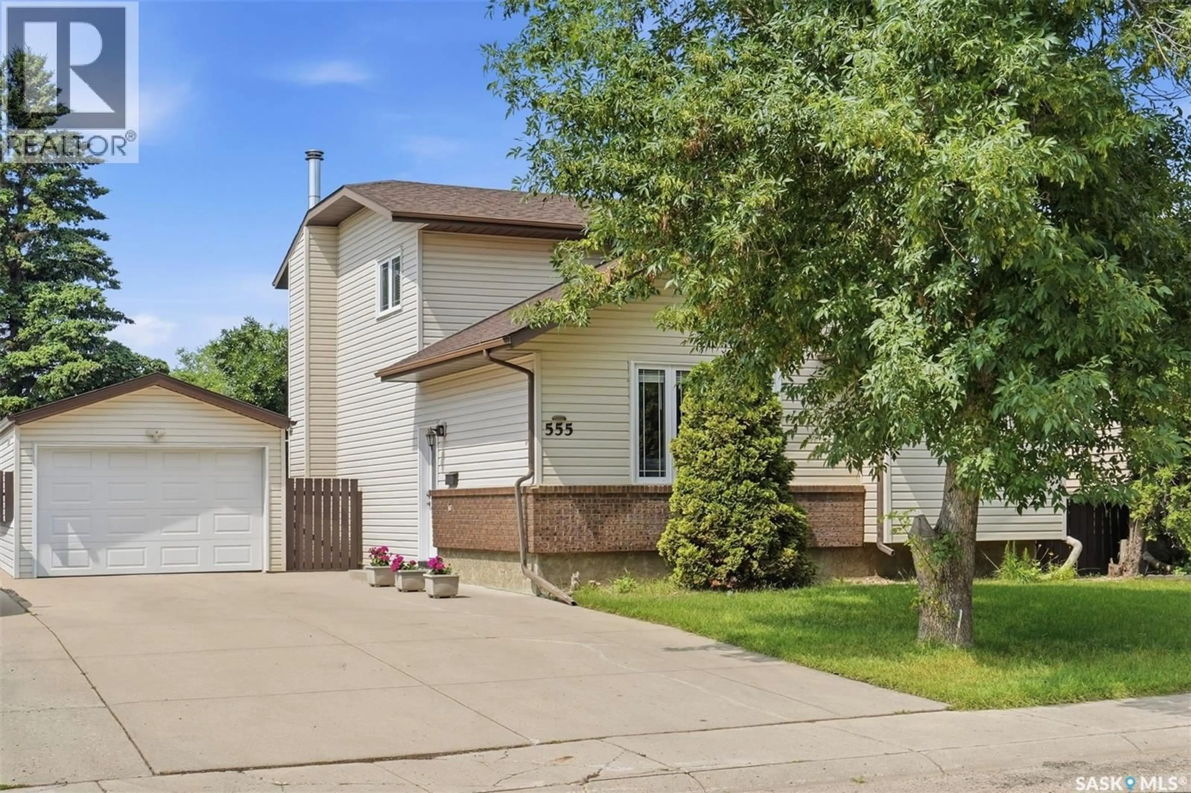 Home with vinyl exterior material, street for 555 NORDSTRUM ROAD, Saskatoon Saskatchewan S7K7X6