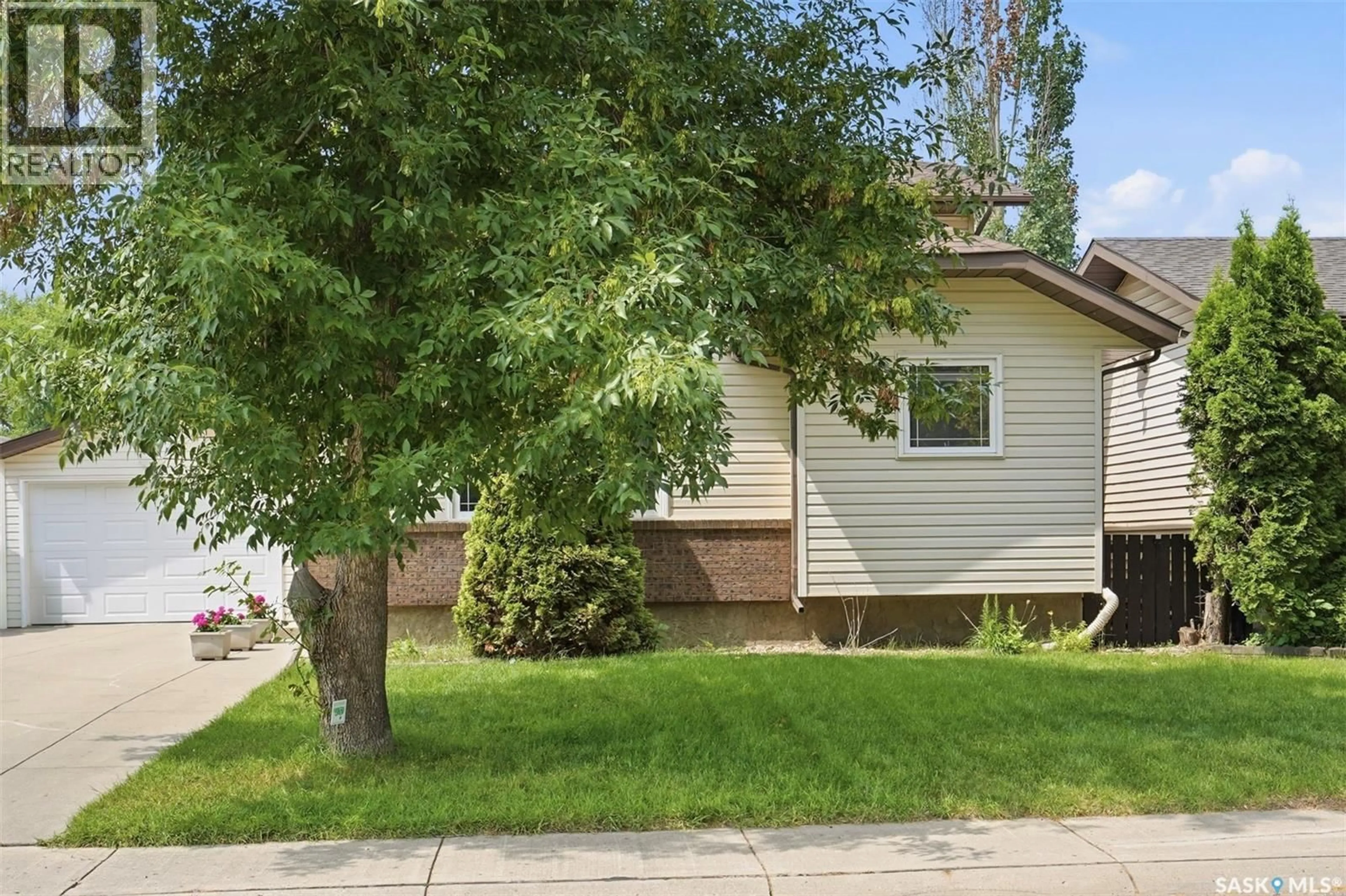Home with vinyl exterior material, street for 555 NORDSTRUM ROAD, Saskatoon Saskatchewan S7K7X6