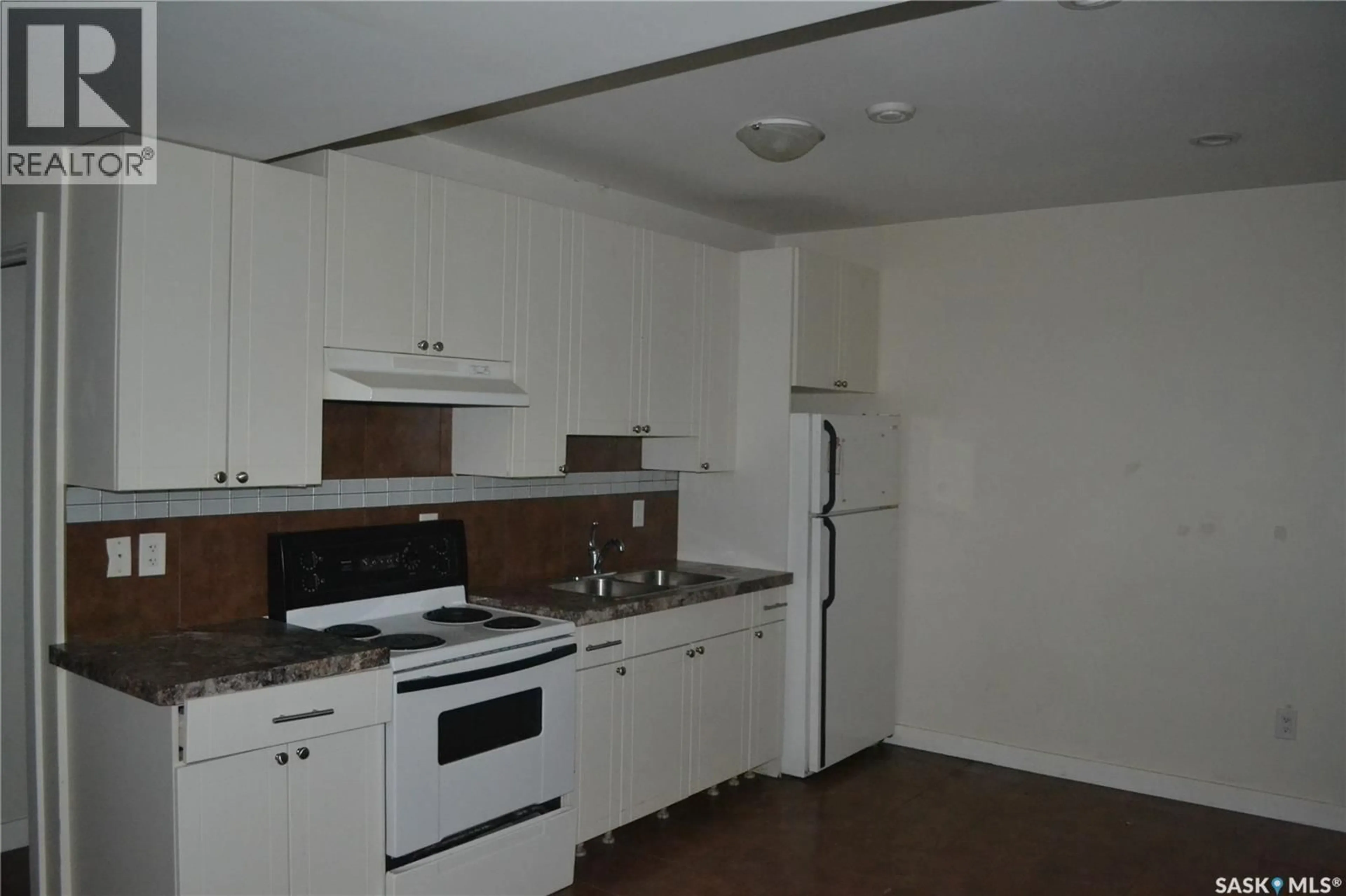 Standard kitchen, unknown for 417 AVENUE S, Saskatoon Saskatchewan S7M3A3
