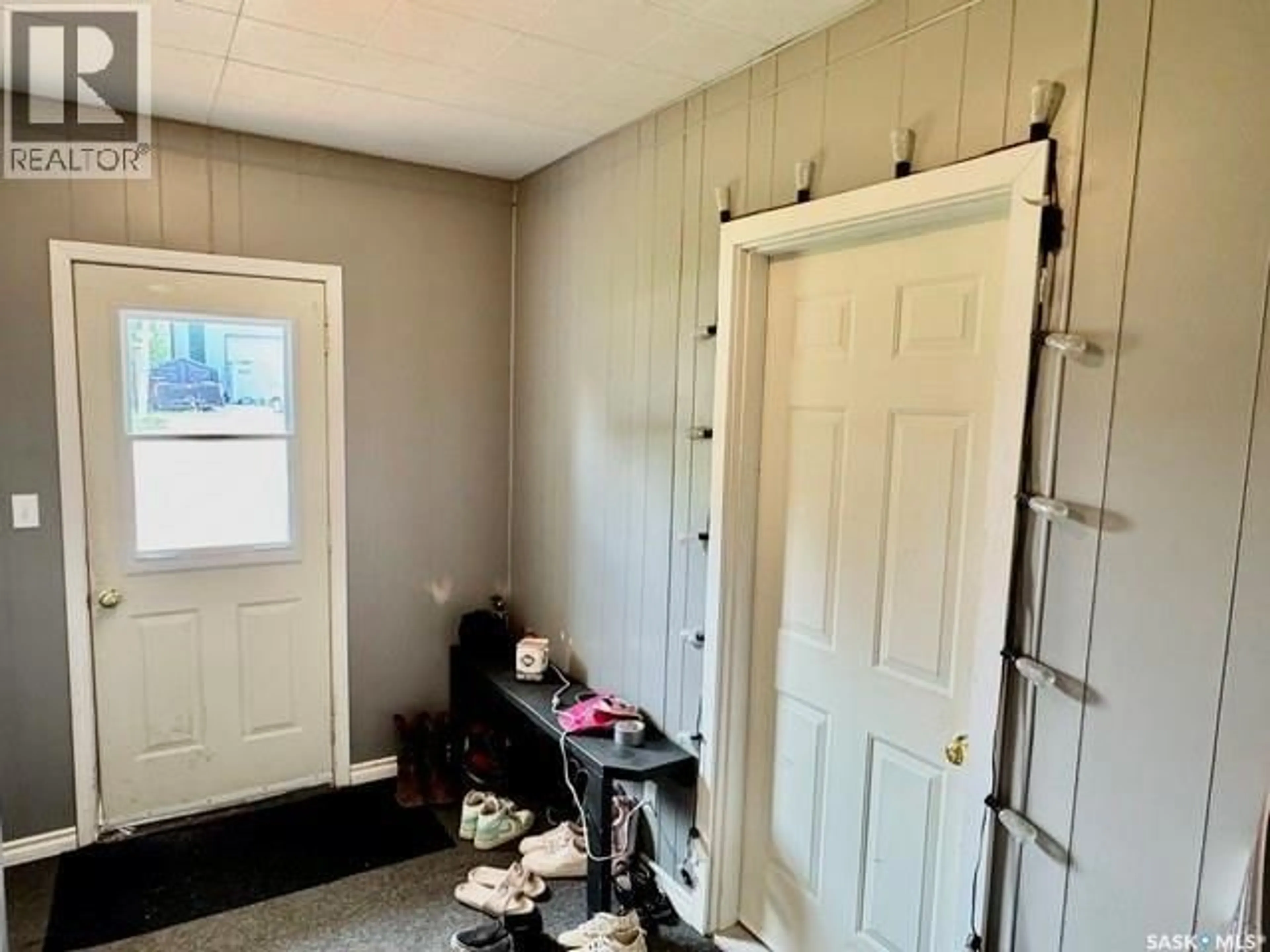 Indoor entryway for 430 CENTRE STREET, Middle Lake Saskatchewan S0K2X0