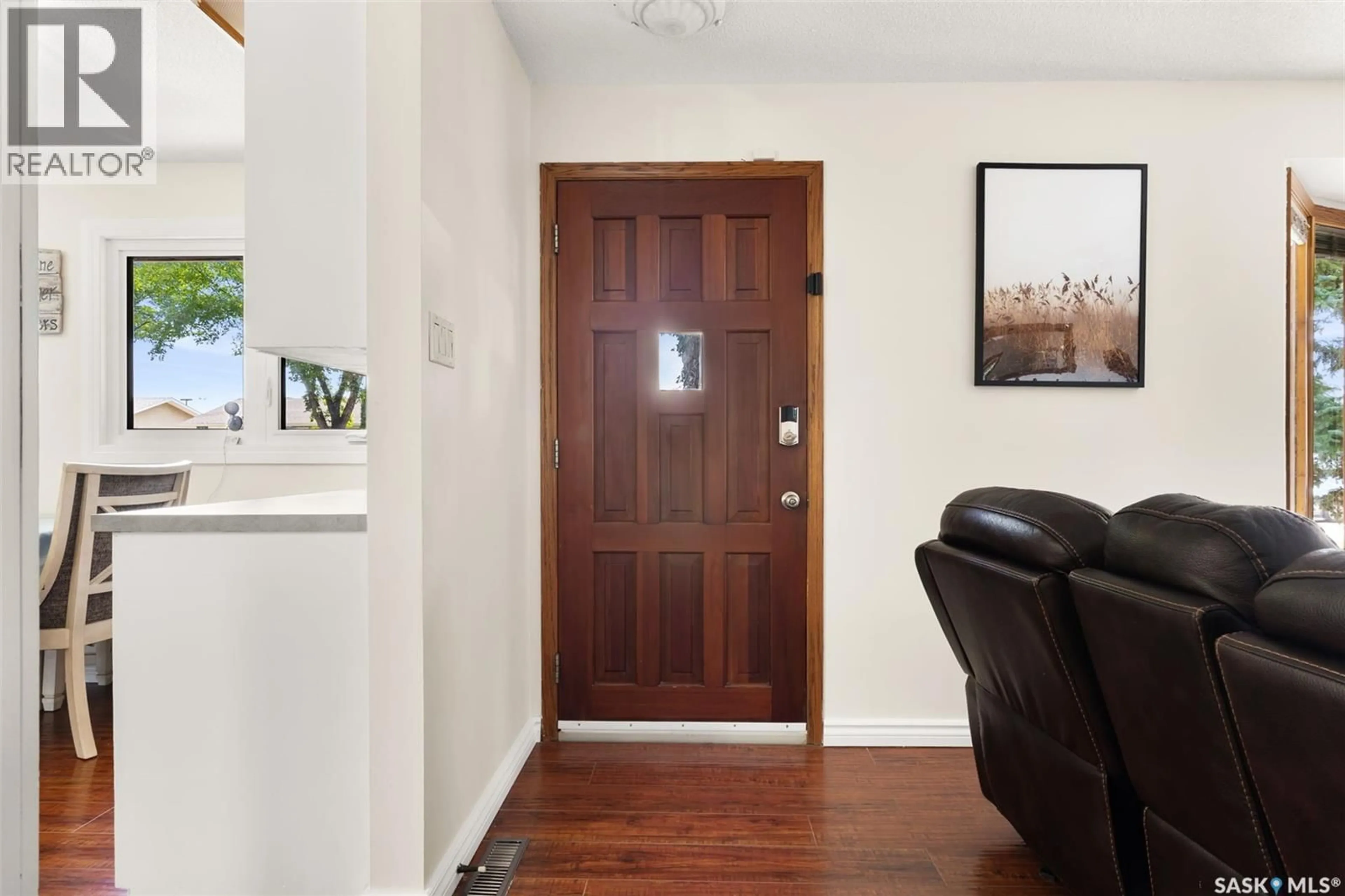 Indoor entryway for 90 WALDEN CRESCENT, Regina Saskatchewan S4N1L3