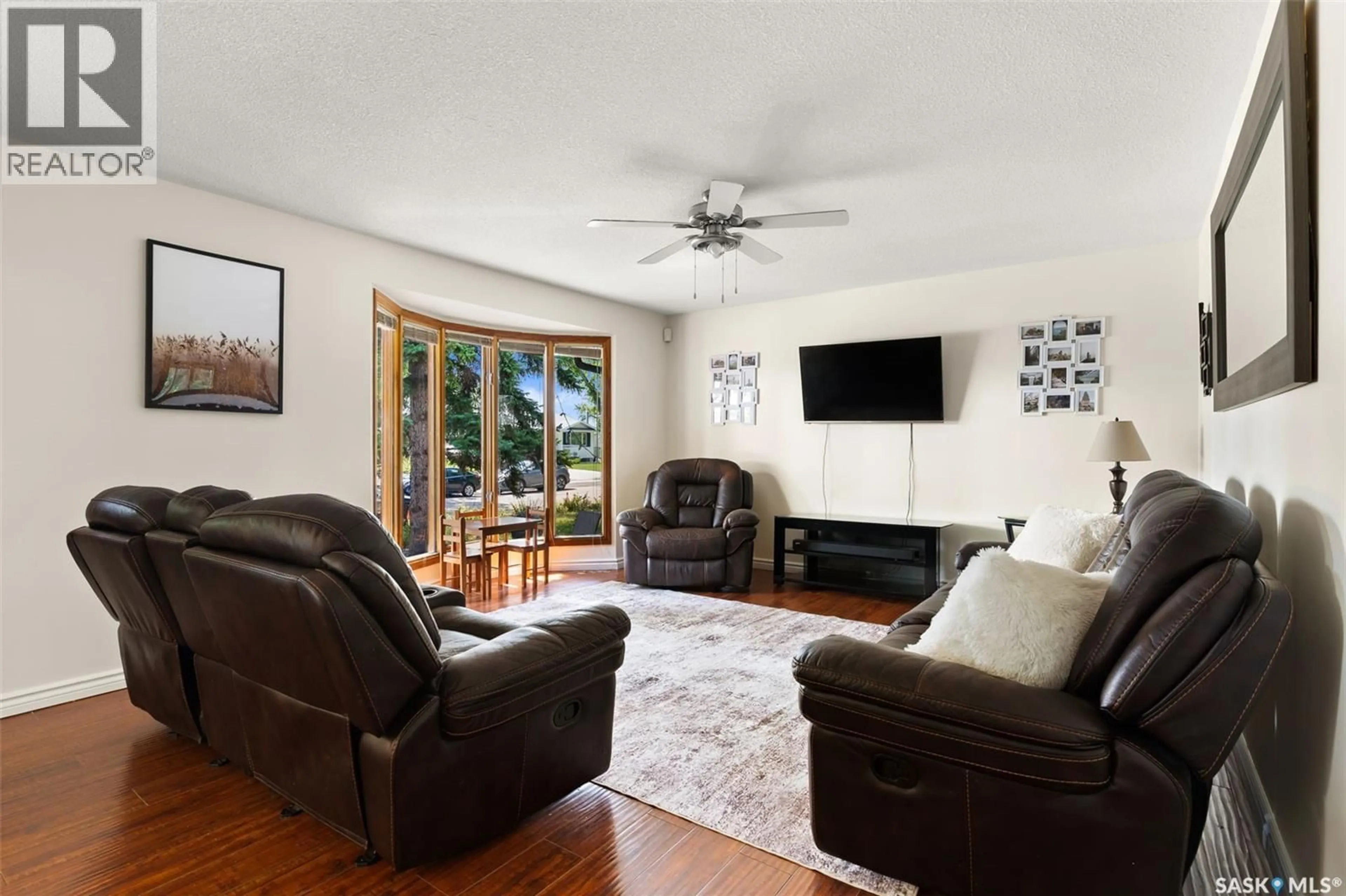 Living room with furniture, unknown for 90 WALDEN CRESCENT, Regina Saskatchewan S4N1L3