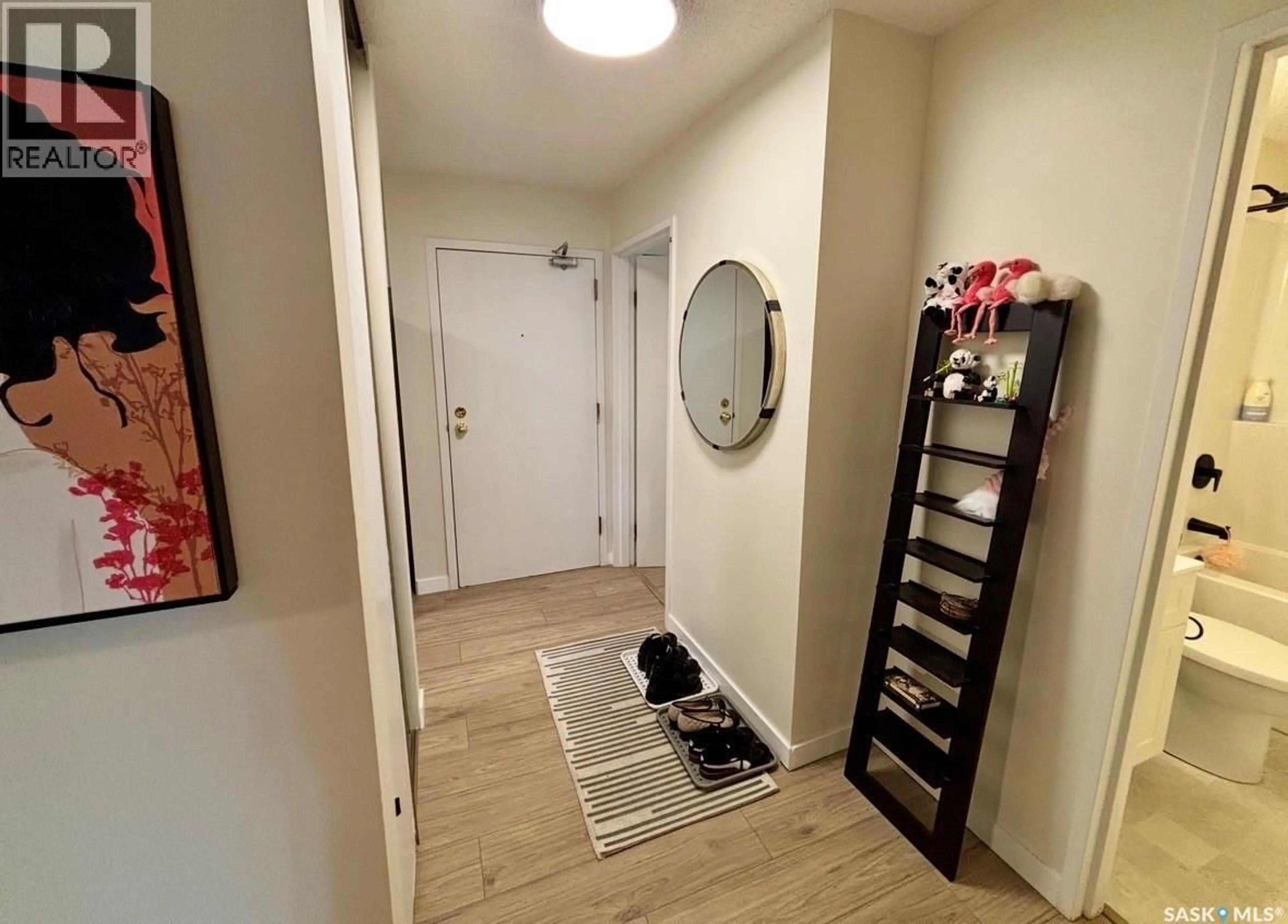 Indoor entryway for 1434 425 115TH STREET, Saskatoon Saskatchewan S7N2E6
