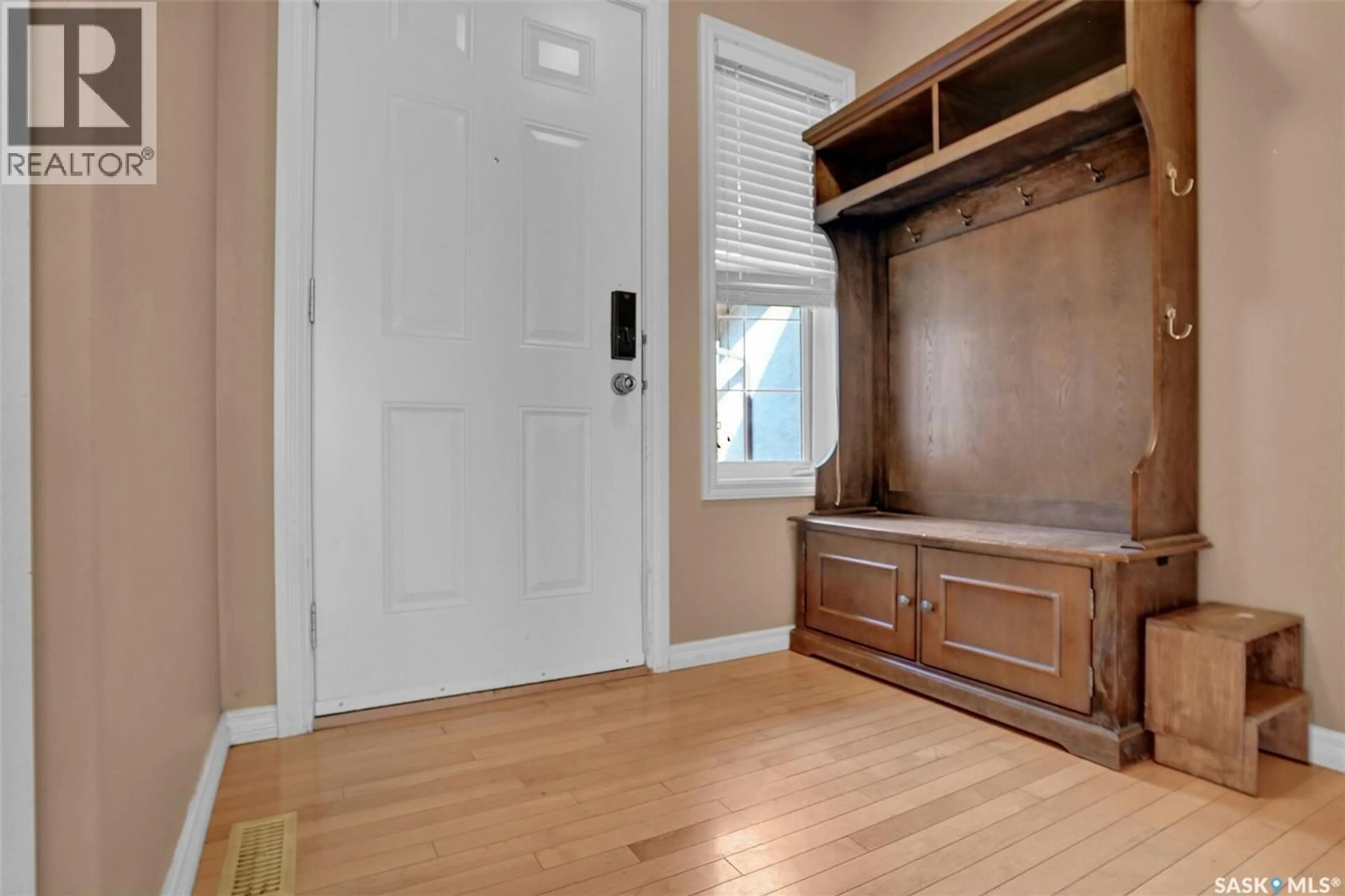Indoor entryway for 2 - 3101 TREGARVA ROAD, Regina Saskatchewan S4V0K5