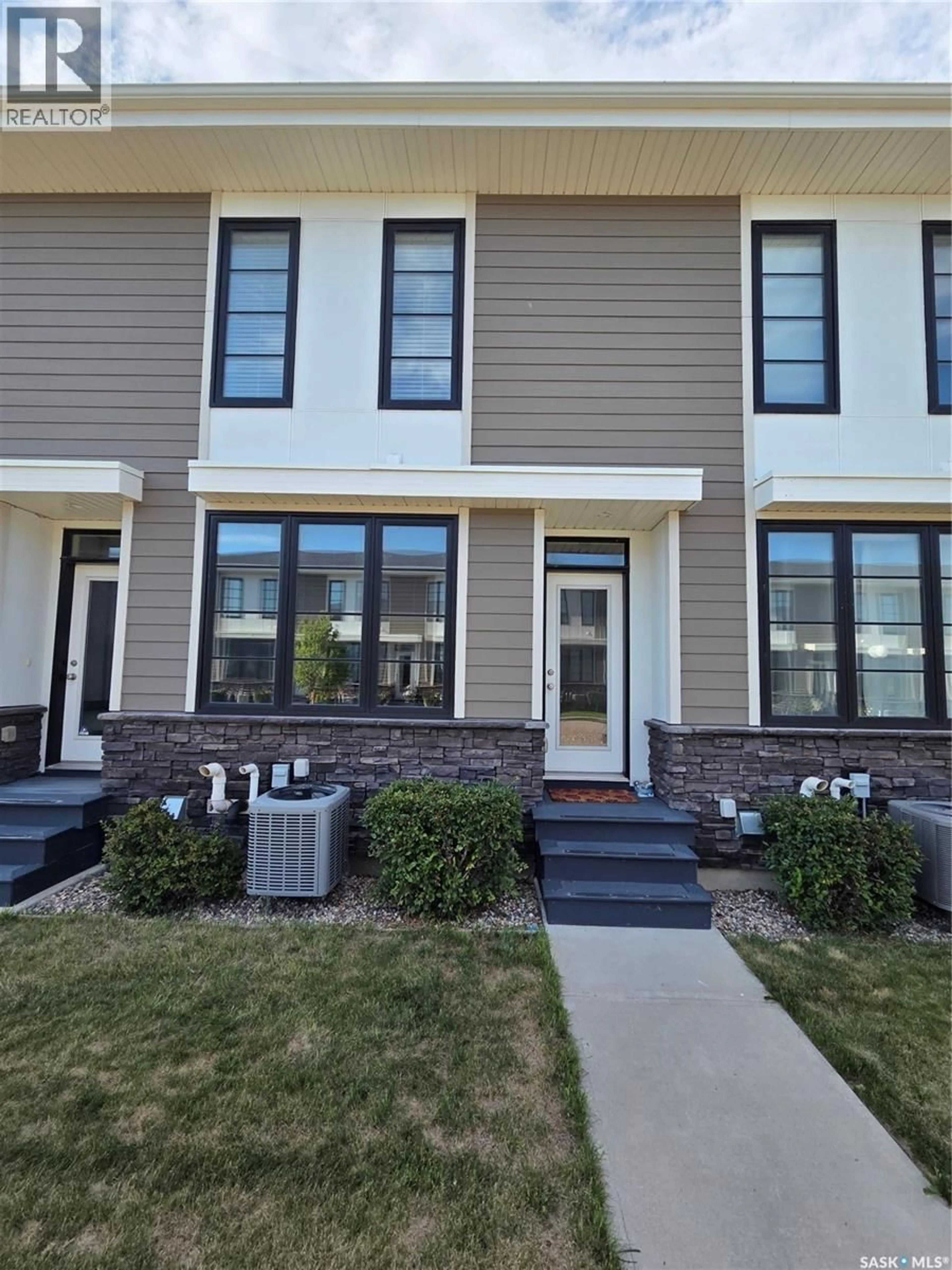 Home with vinyl exterior material, street for 204 - 3229 ELGAARD DRIVE, Regina Saskatchewan S4X0L2