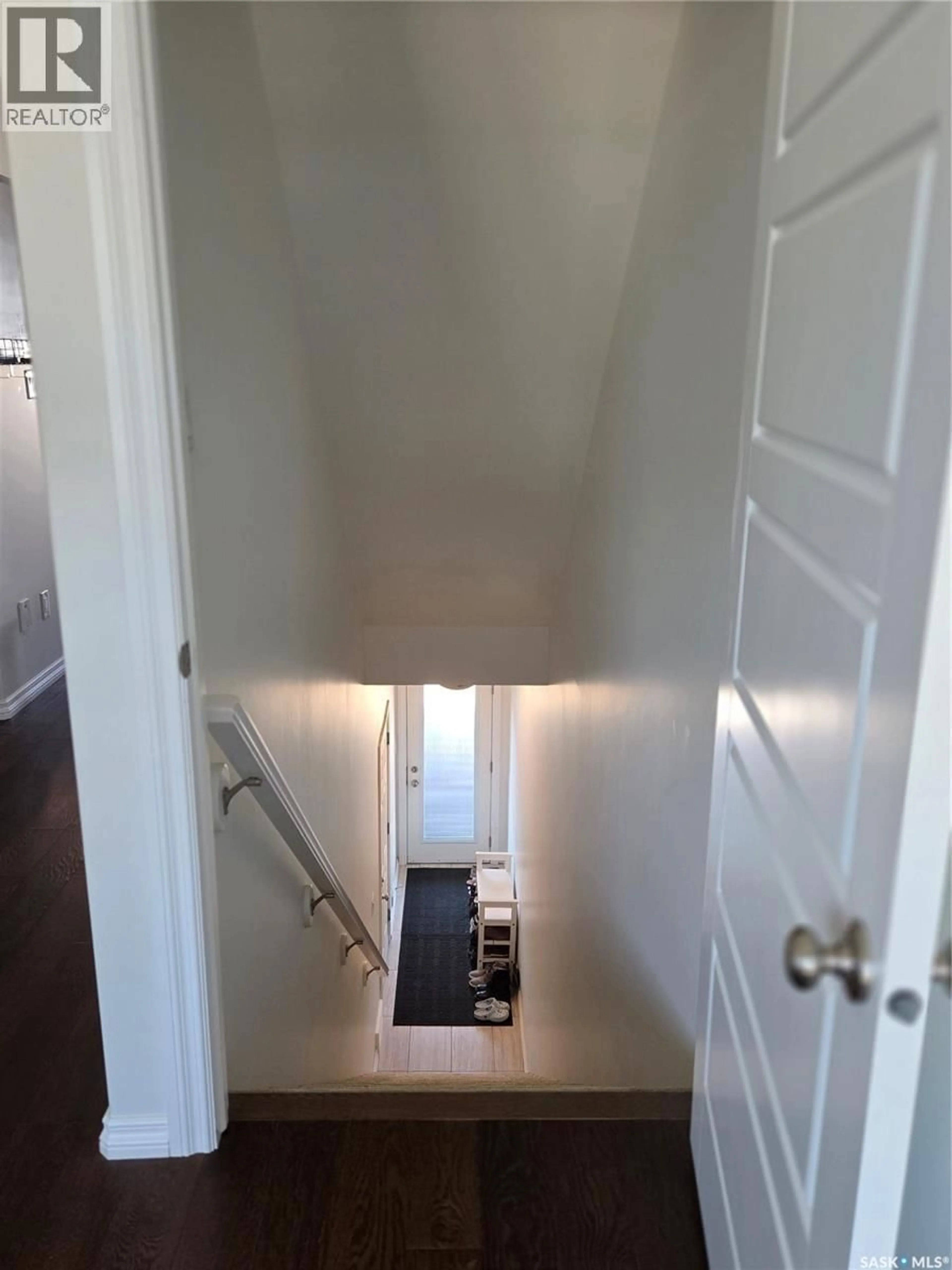 Indoor entryway for 204 - 3229 ELGAARD DRIVE, Regina Saskatchewan S4X0L2