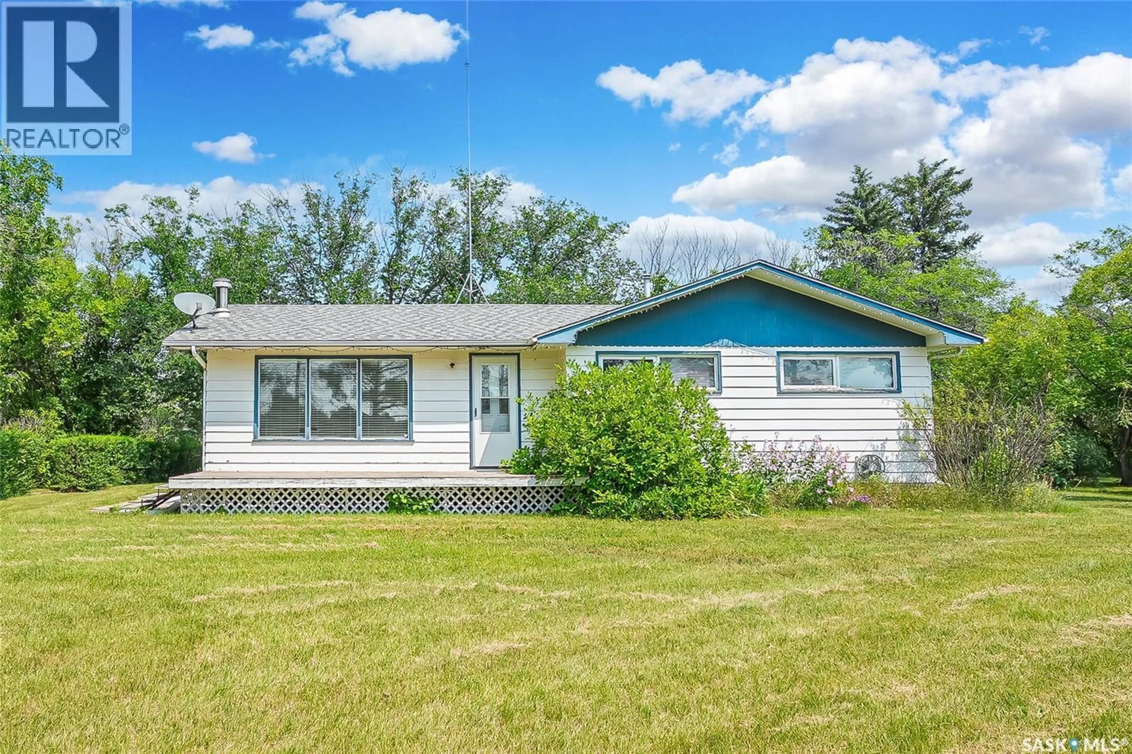 Home with vinyl exterior material, unknown for HIGHWAY 16, Blucher Rm No. 343 Saskatchewan S0K0Y0