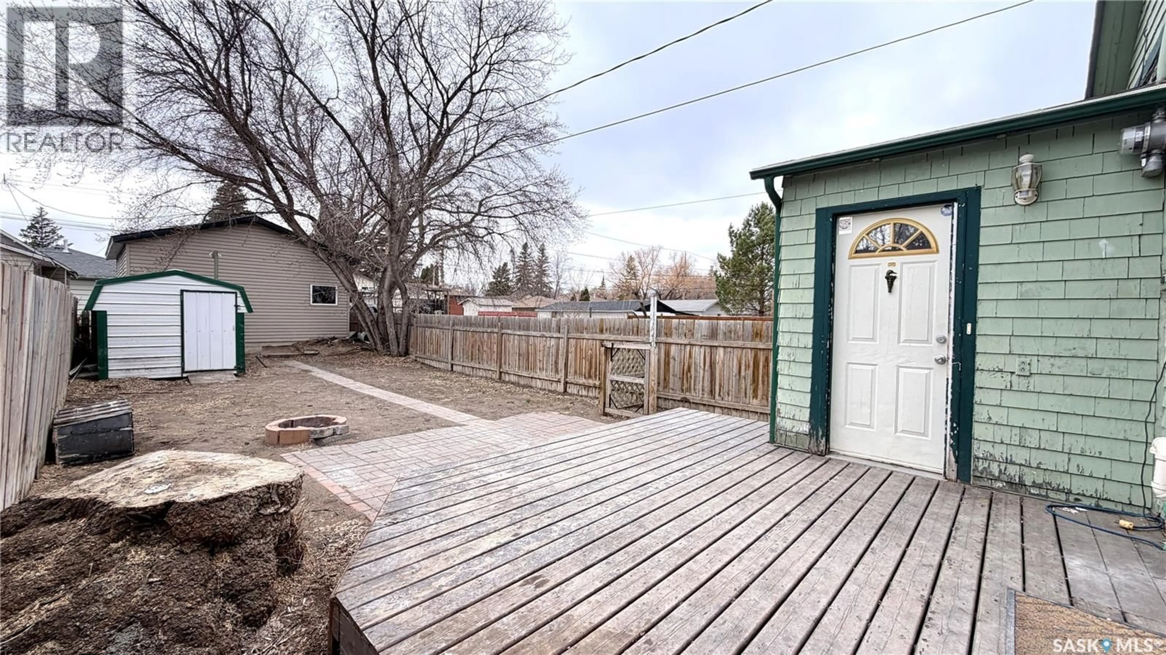 Patio, street for 217 L AVENUE, Saskatoon Saskatchewan S7L2P3