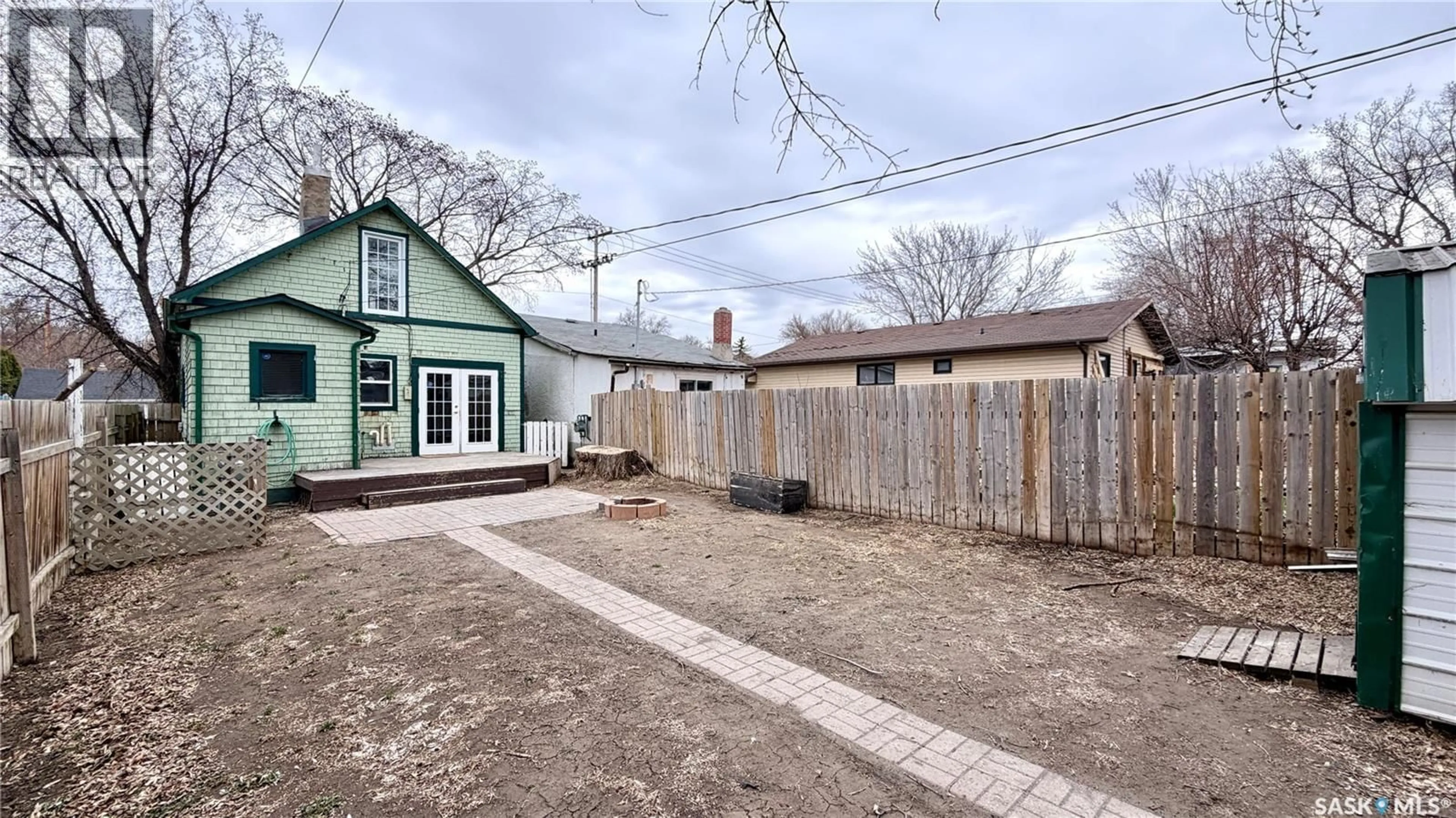 Patio, street for 217 L AVENUE, Saskatoon Saskatchewan S7L2P3
