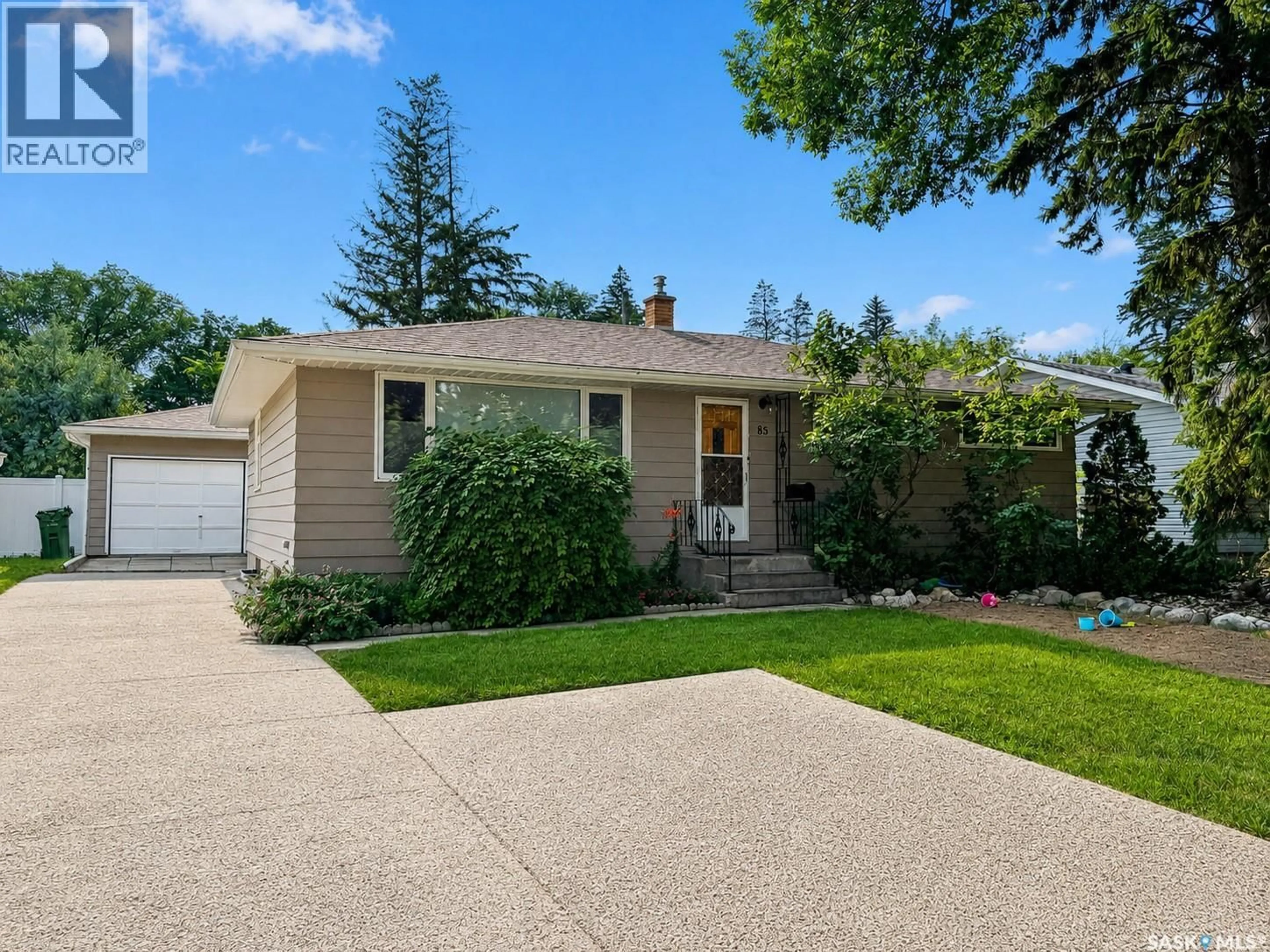 Home with vinyl exterior material, street for 85 BOBOLINK BAY, Regina Saskatchewan S4S4K2