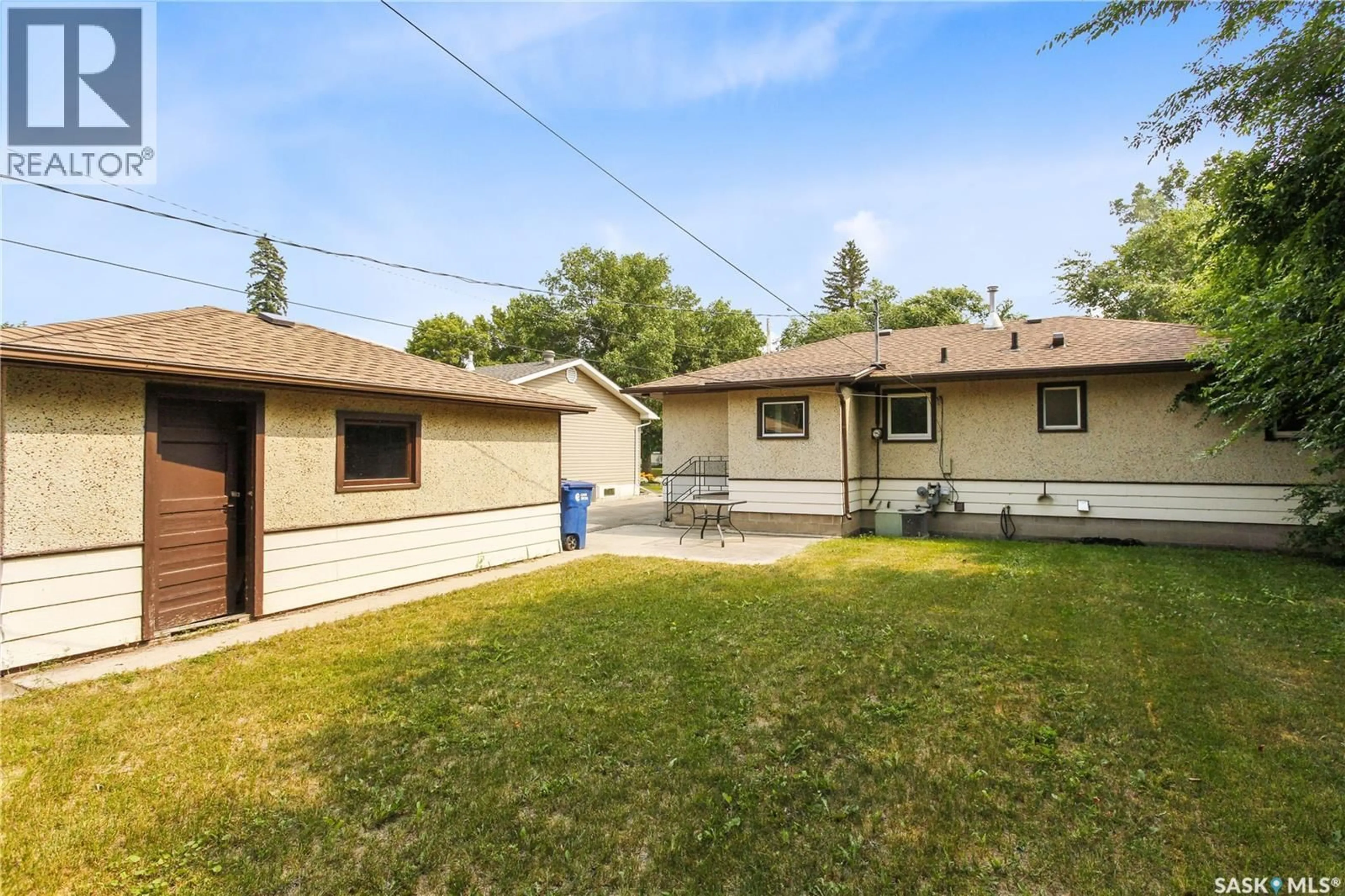 Patio, street for 208 EDWARDS STREET, Strasbourg Saskatchewan S0G4V0