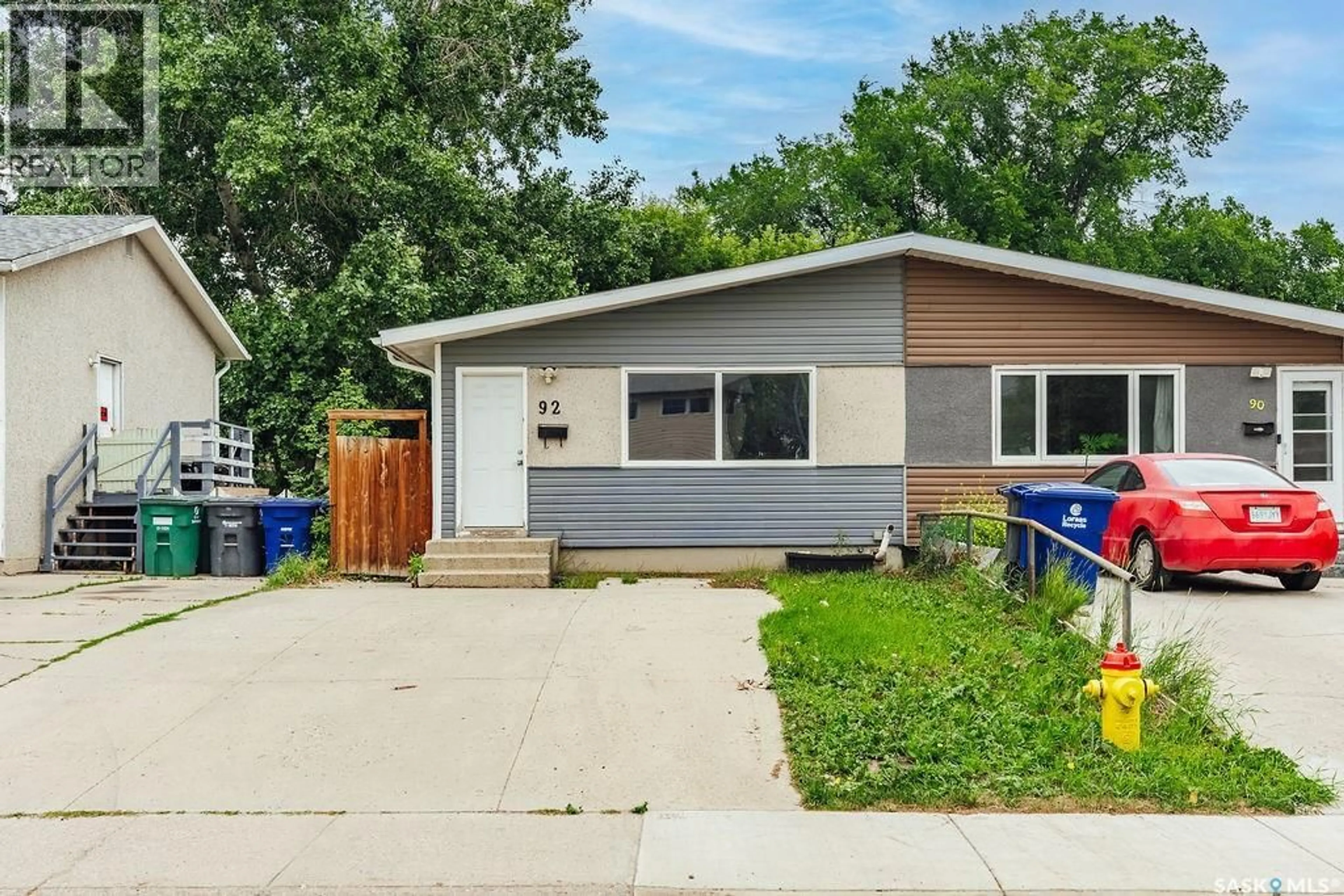 Home with vinyl exterior material, street for 92 DAVIDSON CRESCENT, Saskatoon Saskatchewan S7L4A1