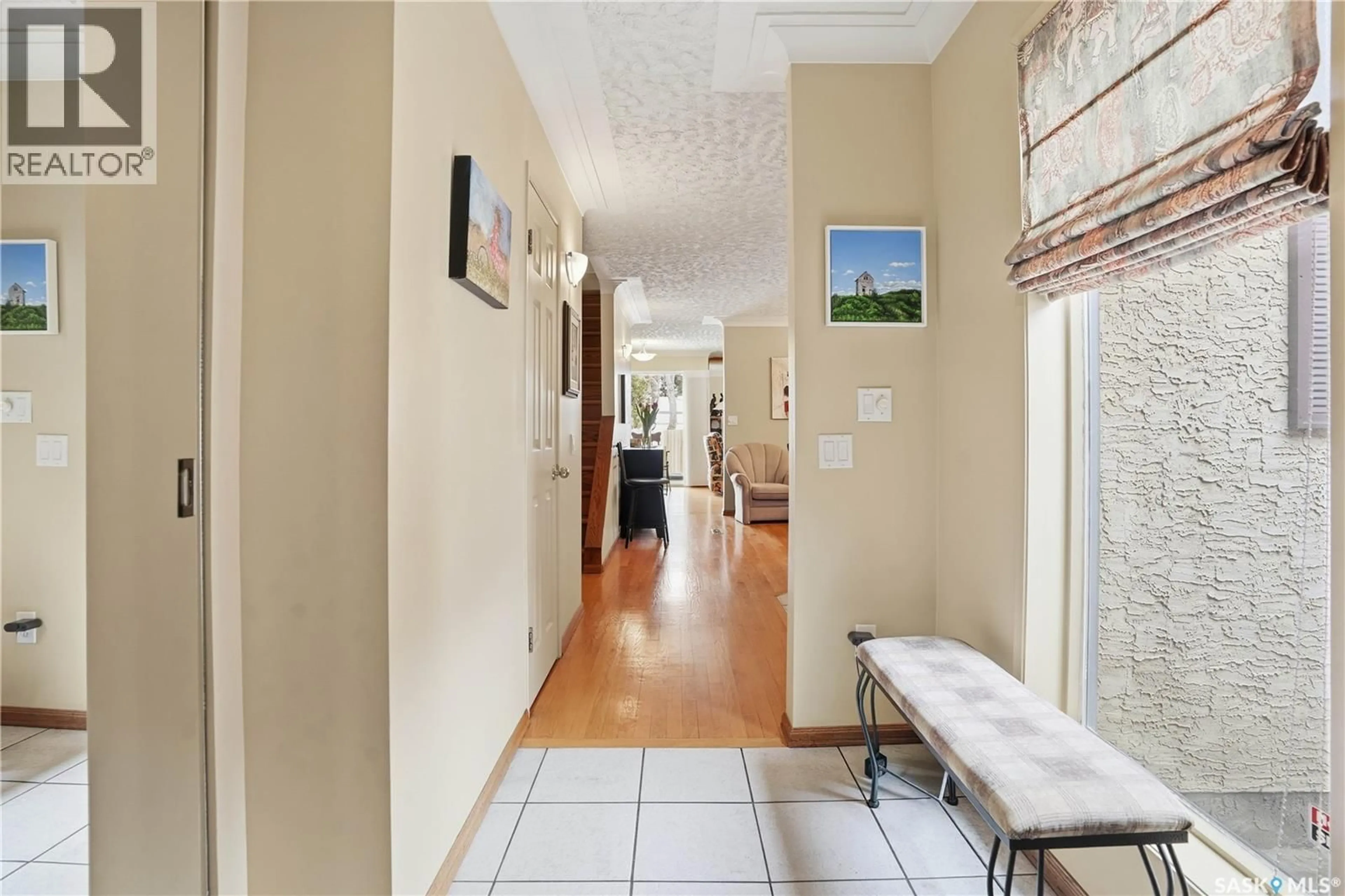 Indoor foyer for 5004 NEWPORT ROAD, Regina Saskatchewan S4S7A6
