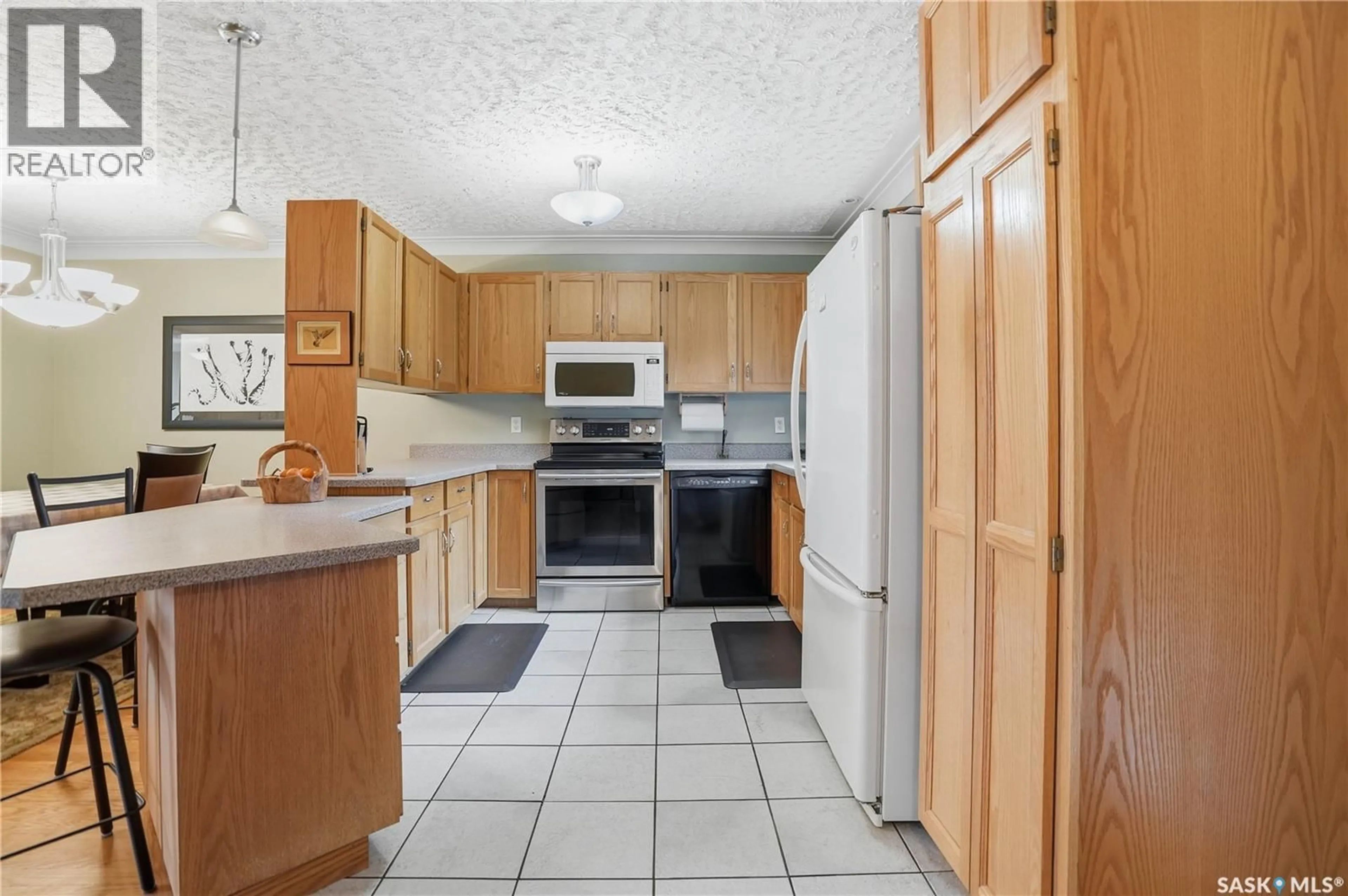 Standard kitchen, ceramic/tile floor for 5004 NEWPORT ROAD, Regina Saskatchewan S4S7A6