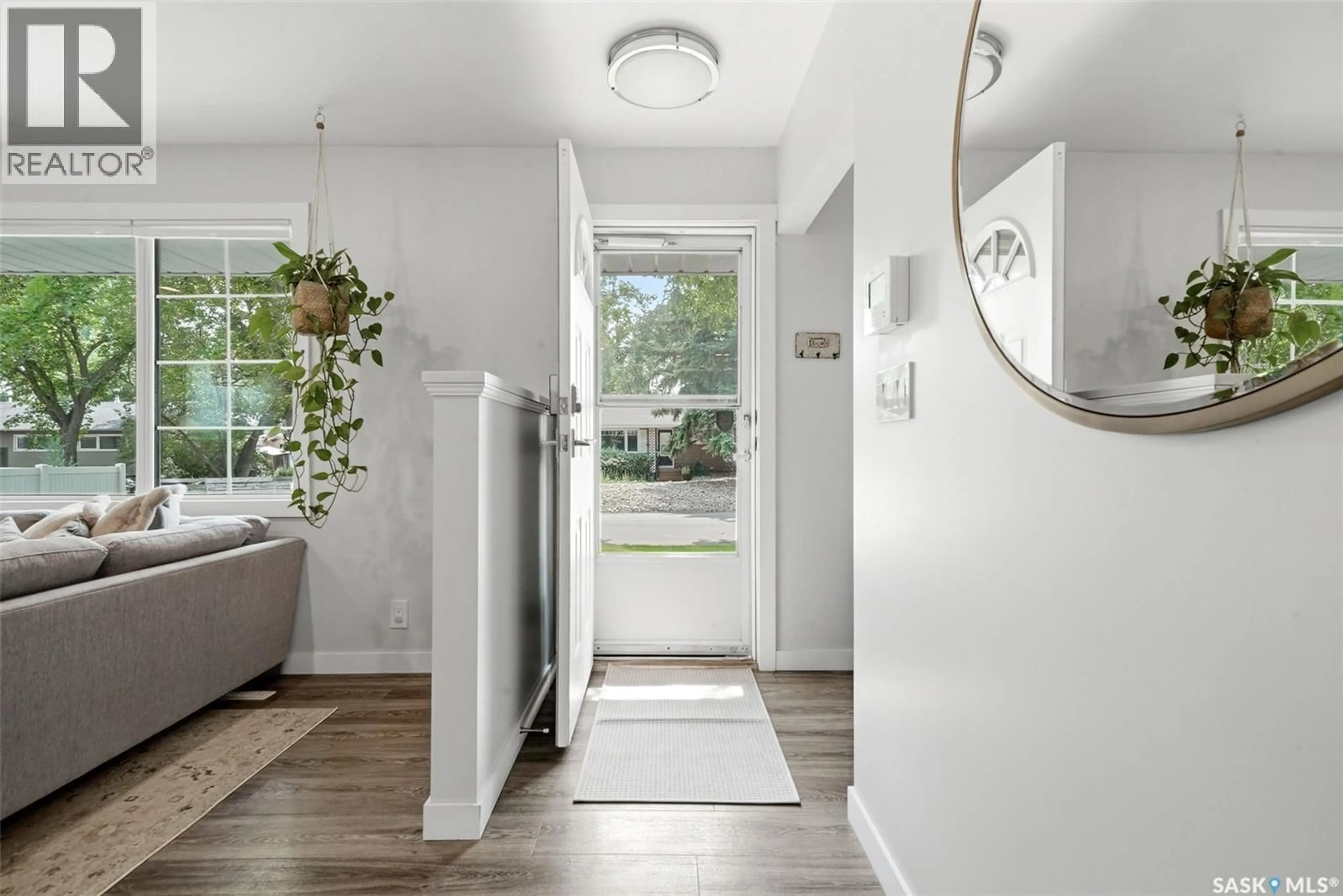 Indoor entryway for 3 WOODLAWN PLACE, Regina Saskatchewan S4S5M9