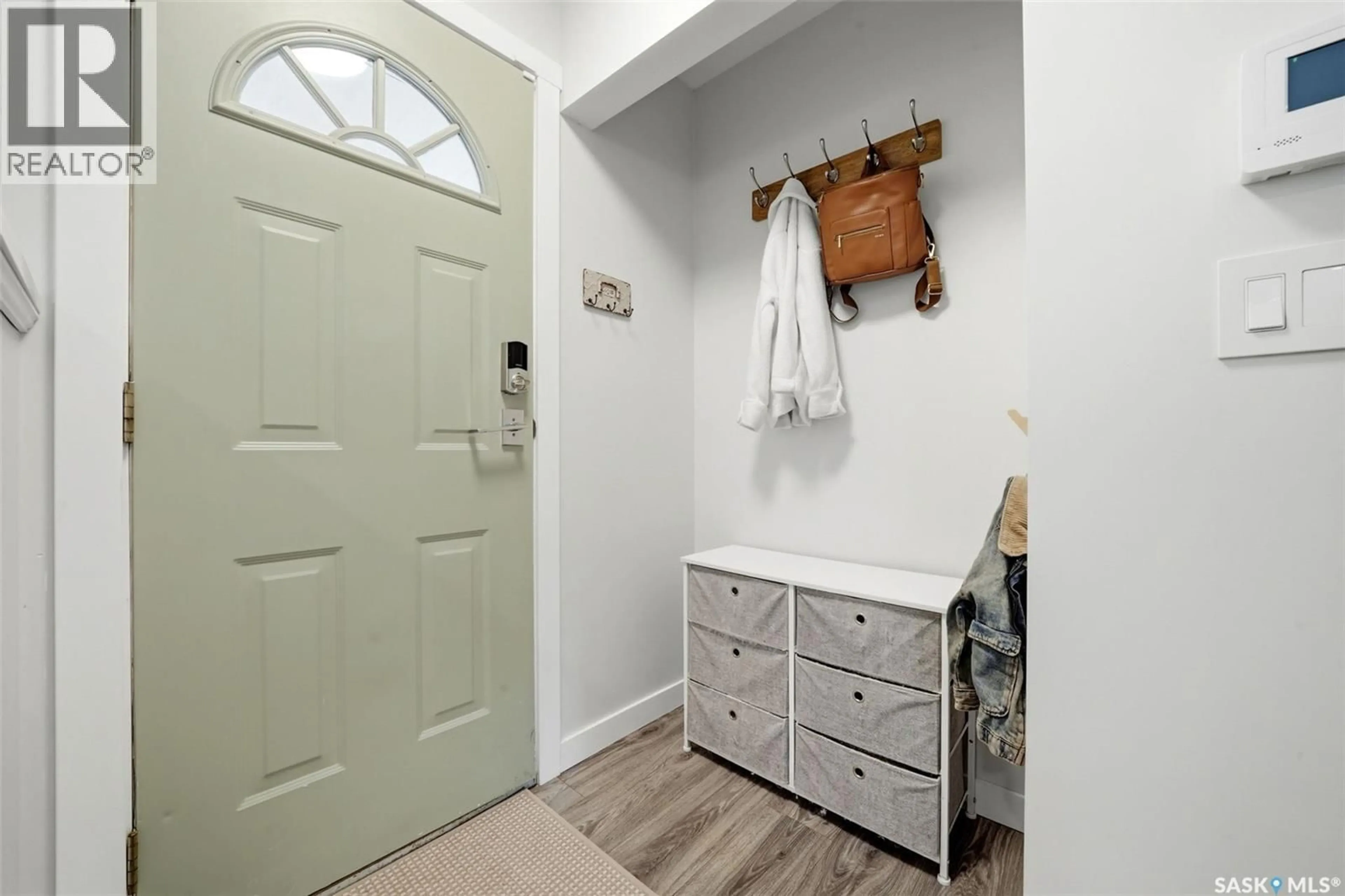 Indoor entryway for 3 WOODLAWN PLACE, Regina Saskatchewan S4S5M9