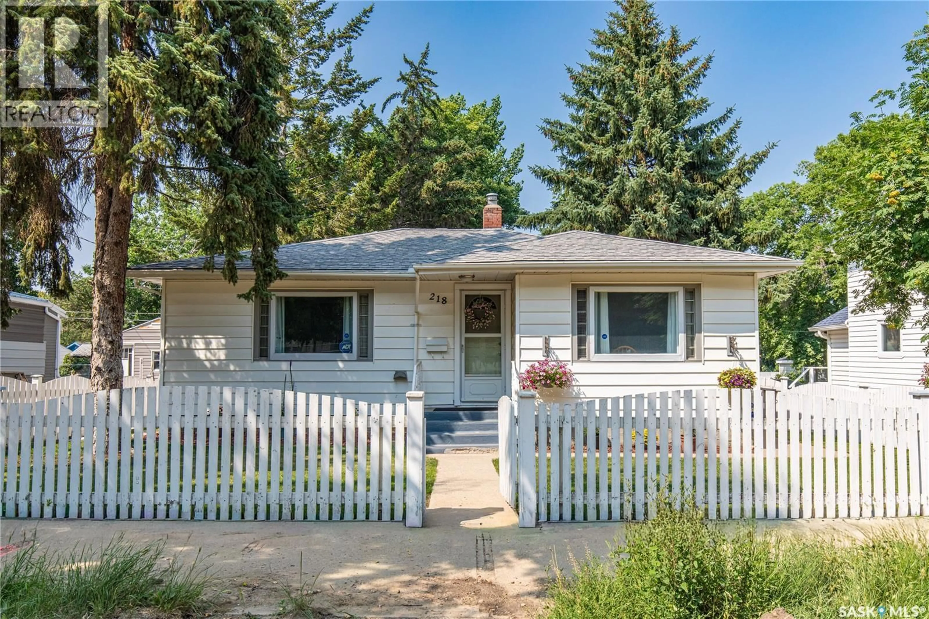 Home with vinyl exterior material, street for 218 COTEAU STREET, Moose Jaw Saskatchewan S6H5C7