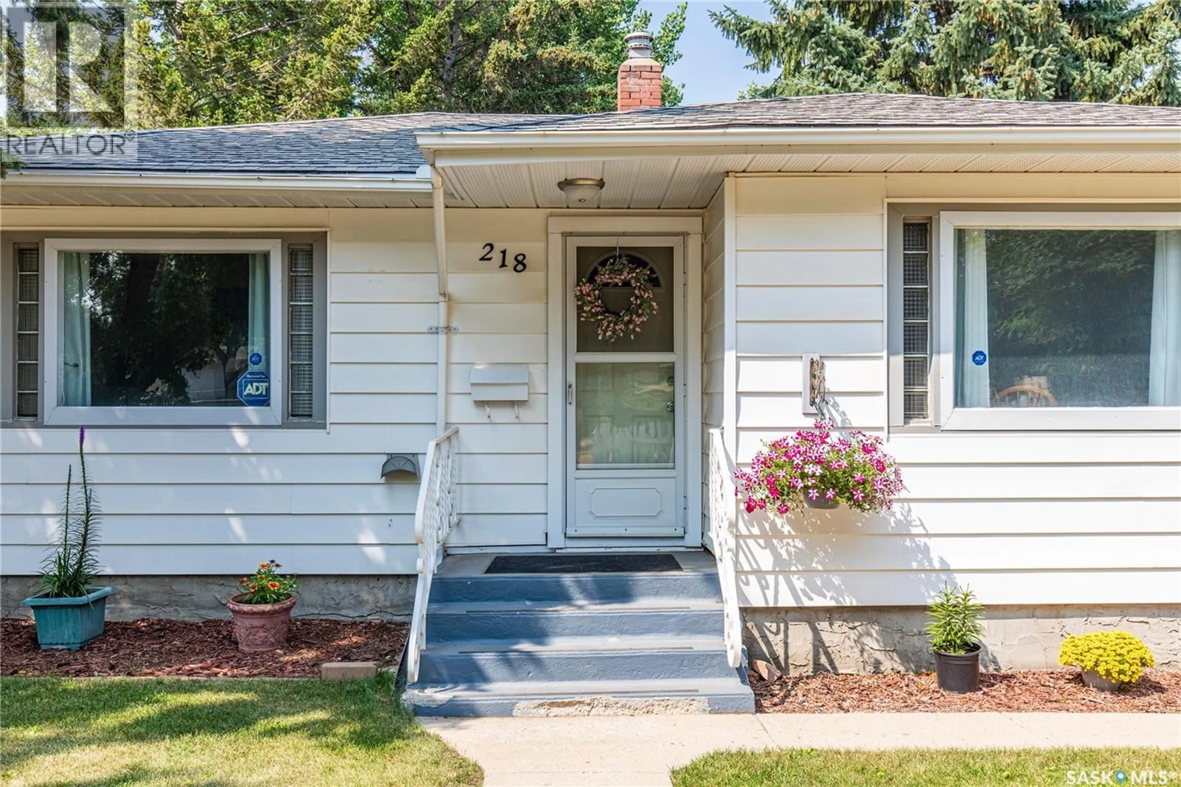Home with vinyl exterior material, street for 218 COTEAU STREET, Moose Jaw Saskatchewan S6H5C7