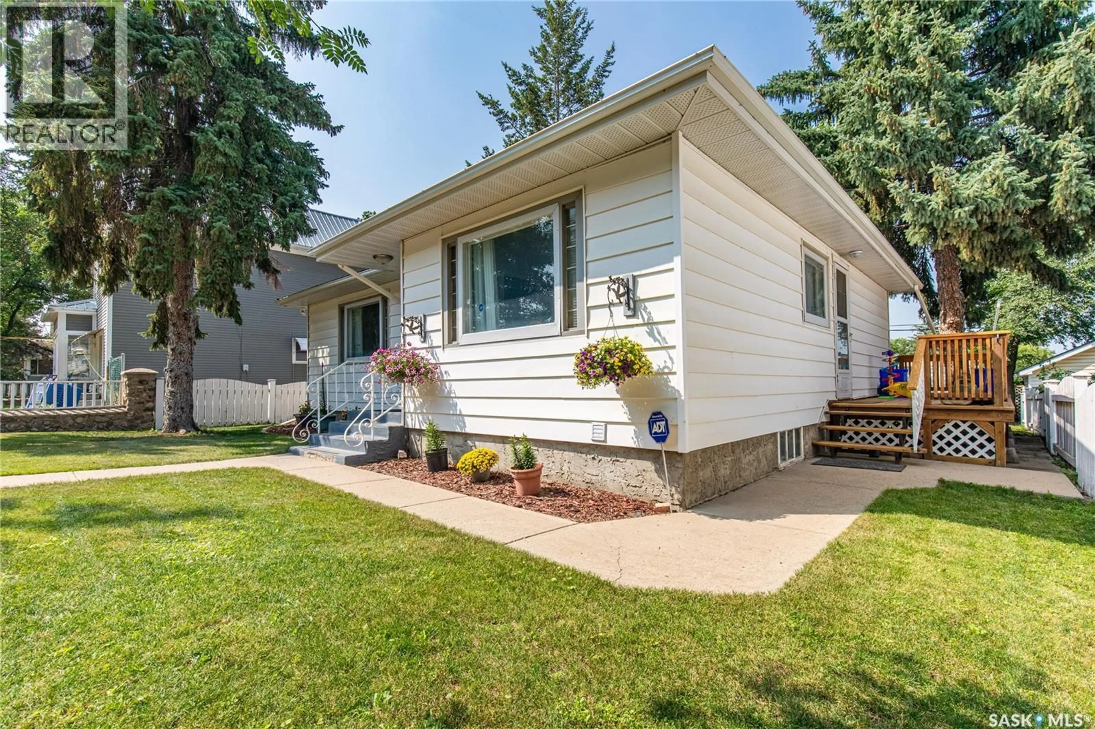 Home with vinyl exterior material, street for 218 COTEAU STREET, Moose Jaw Saskatchewan S6H5C7