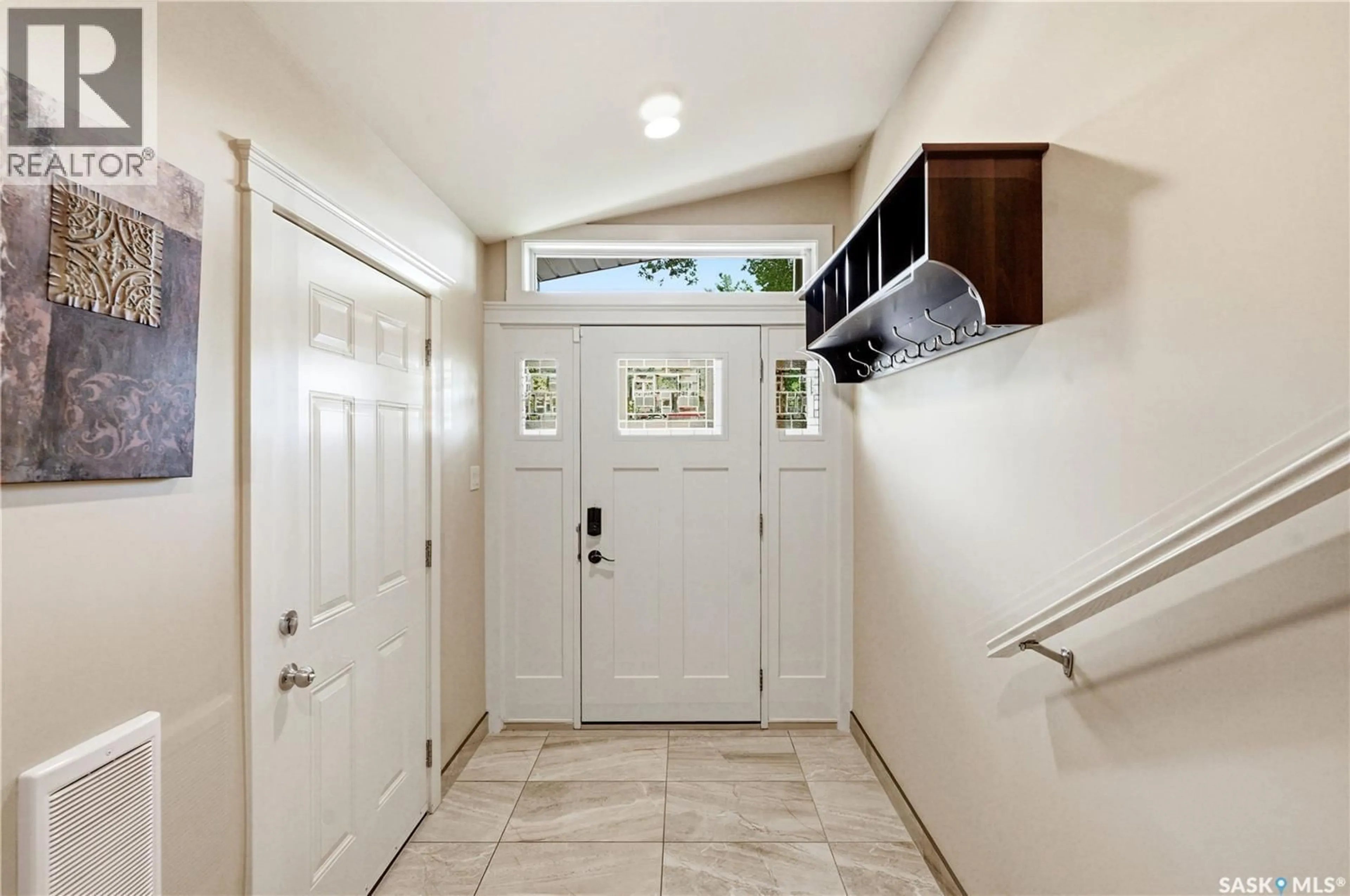 Indoor entryway for 1710 CAMERON AVENUE, Saskatoon Saskatchewan S7H3N3
