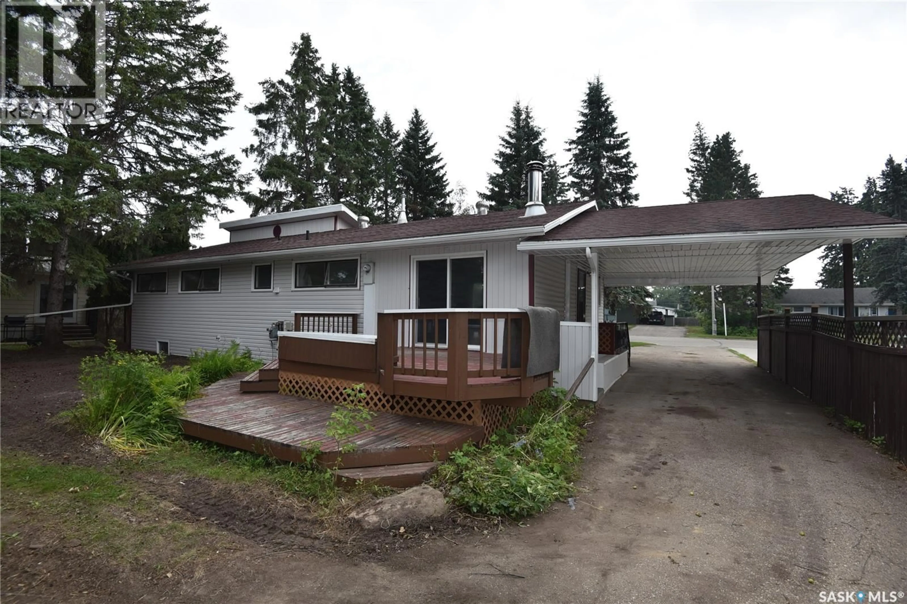 A pic from outside/outdoor area/front of a property/back of a property/a pic from drone, unknown for 413 MAPLE ROAD, Nipawin Saskatchewan S0E1E0