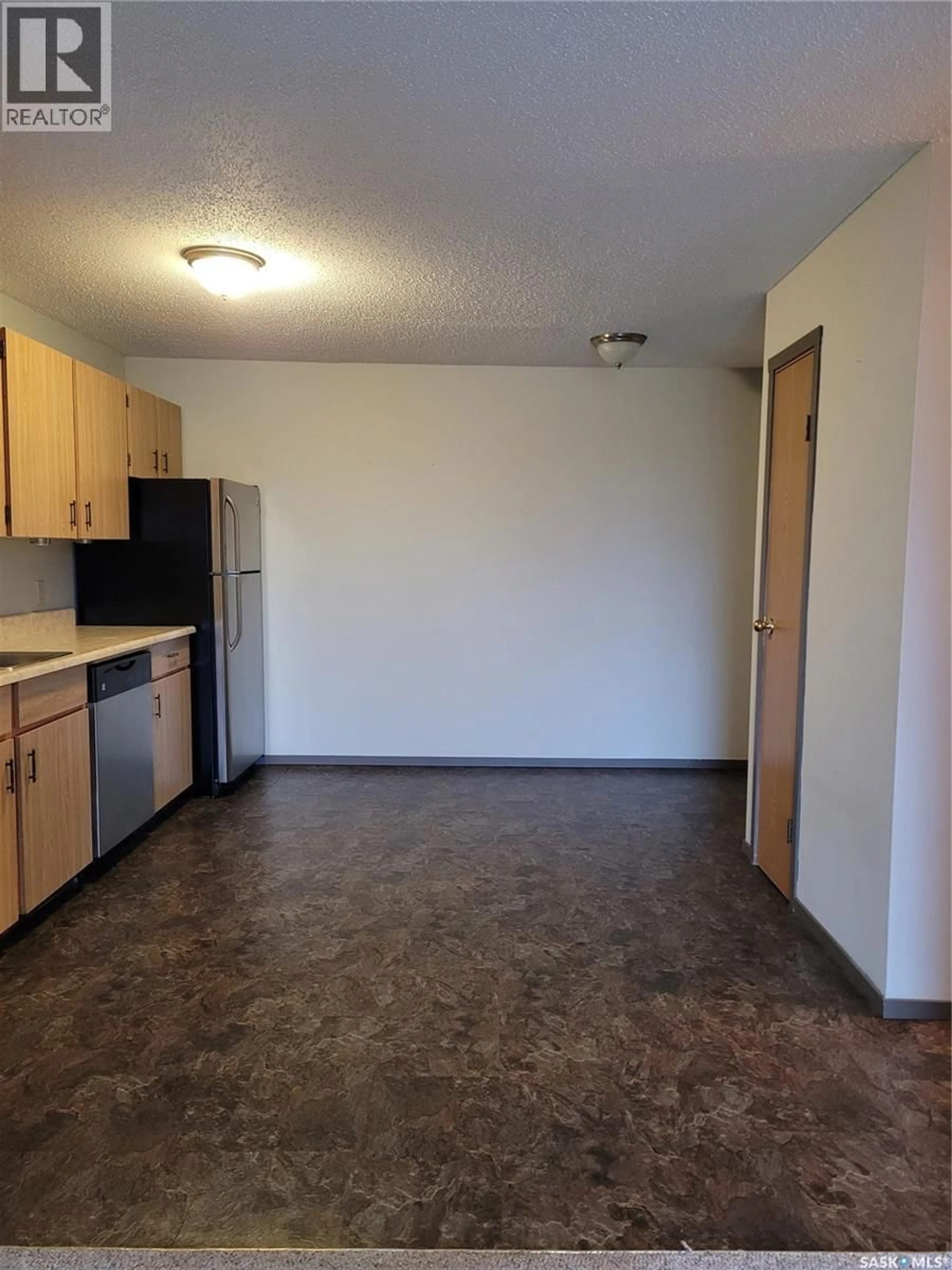 Standard kitchen, unknown for 205 - 306 PERKINS STREET, Estevan Saskatchewan S4A2K1