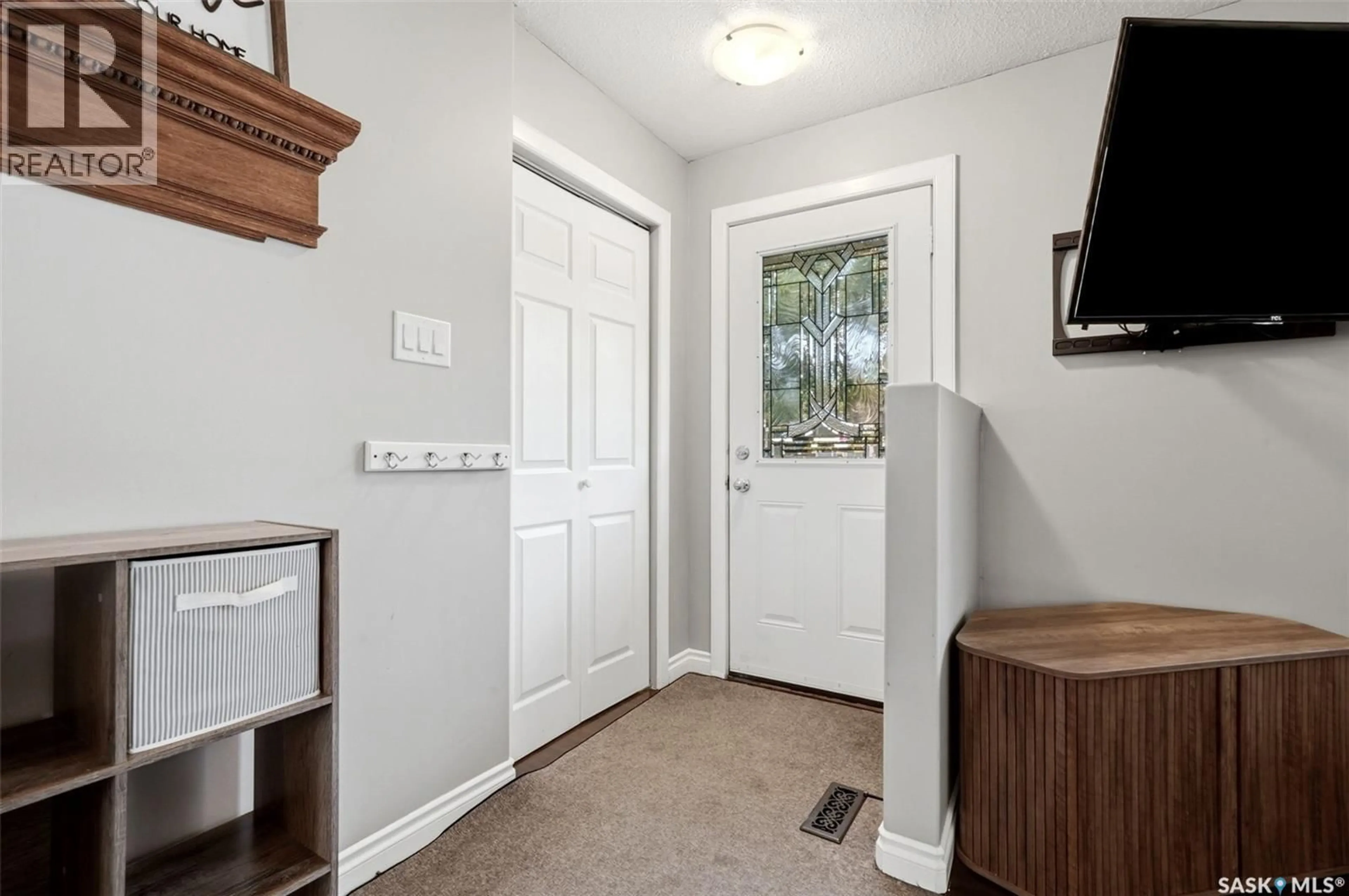 Indoor entryway for 1413 SHANNON ROAD, Regina Saskatchewan S4S5L4