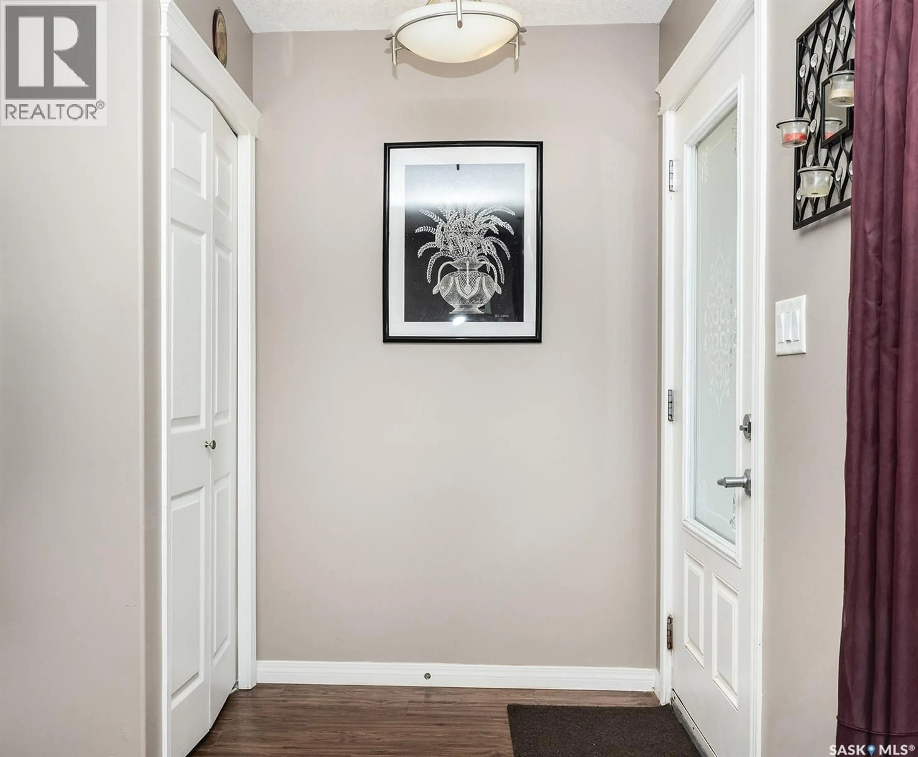 Indoor entryway for 125 - 118 WILLIS CRESCENT, Saskatoon Saskatchewan S7T0T1