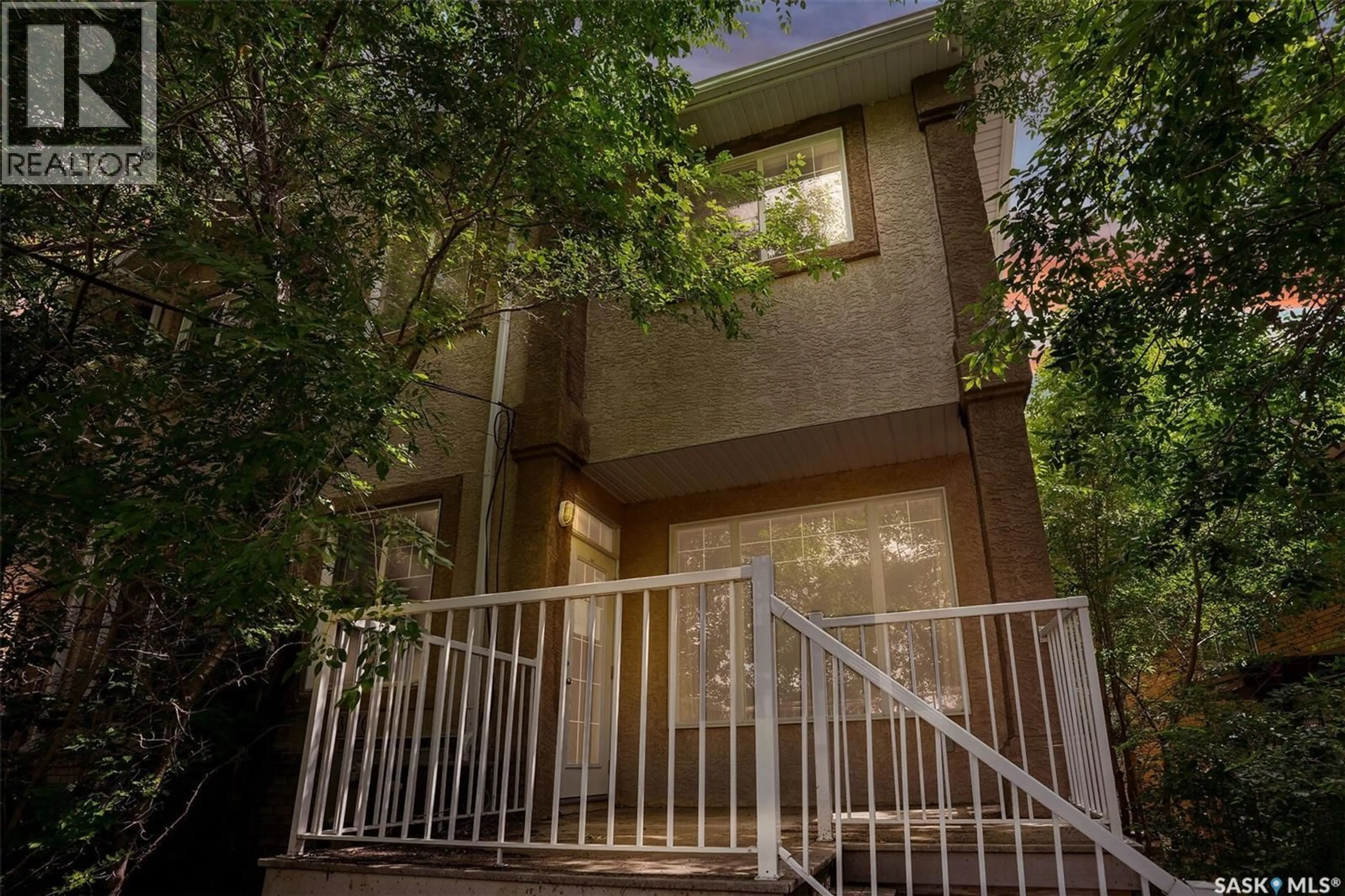 Unknown for 3876 ROBINSON STREET, Regina Saskatchewan S4S3C6