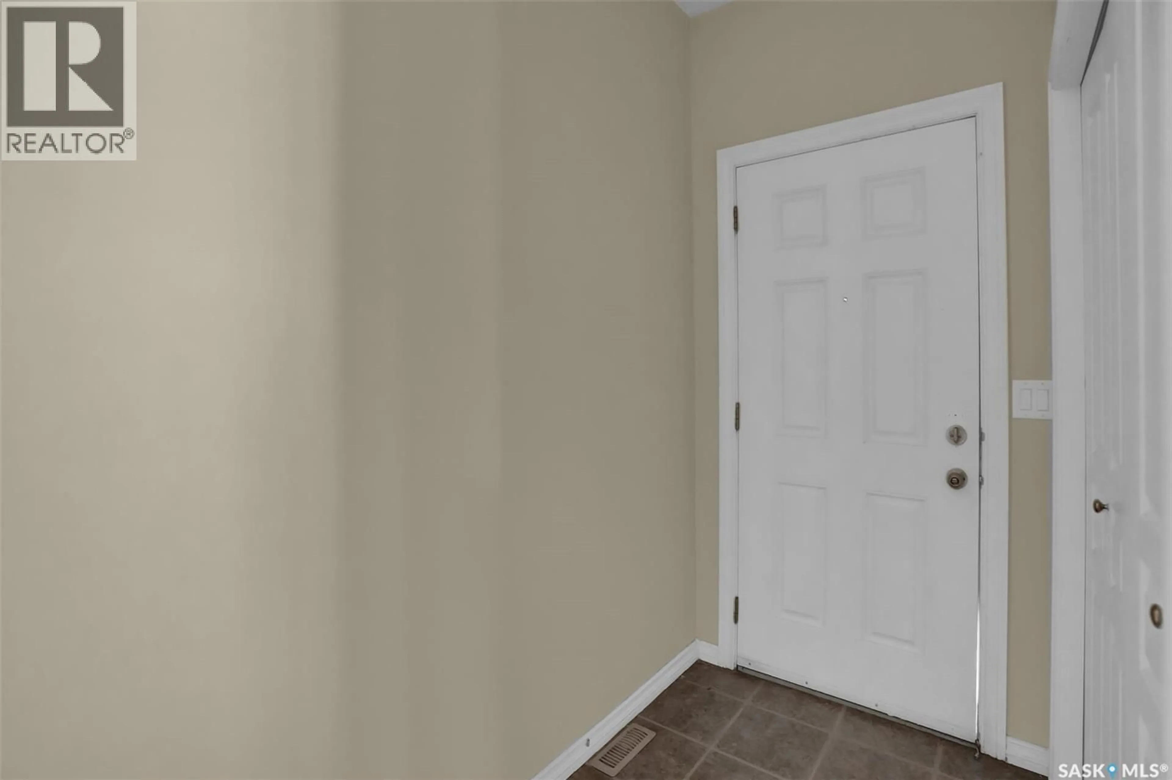 Indoor entryway for 3876 ROBINSON STREET, Regina Saskatchewan S4S3C6