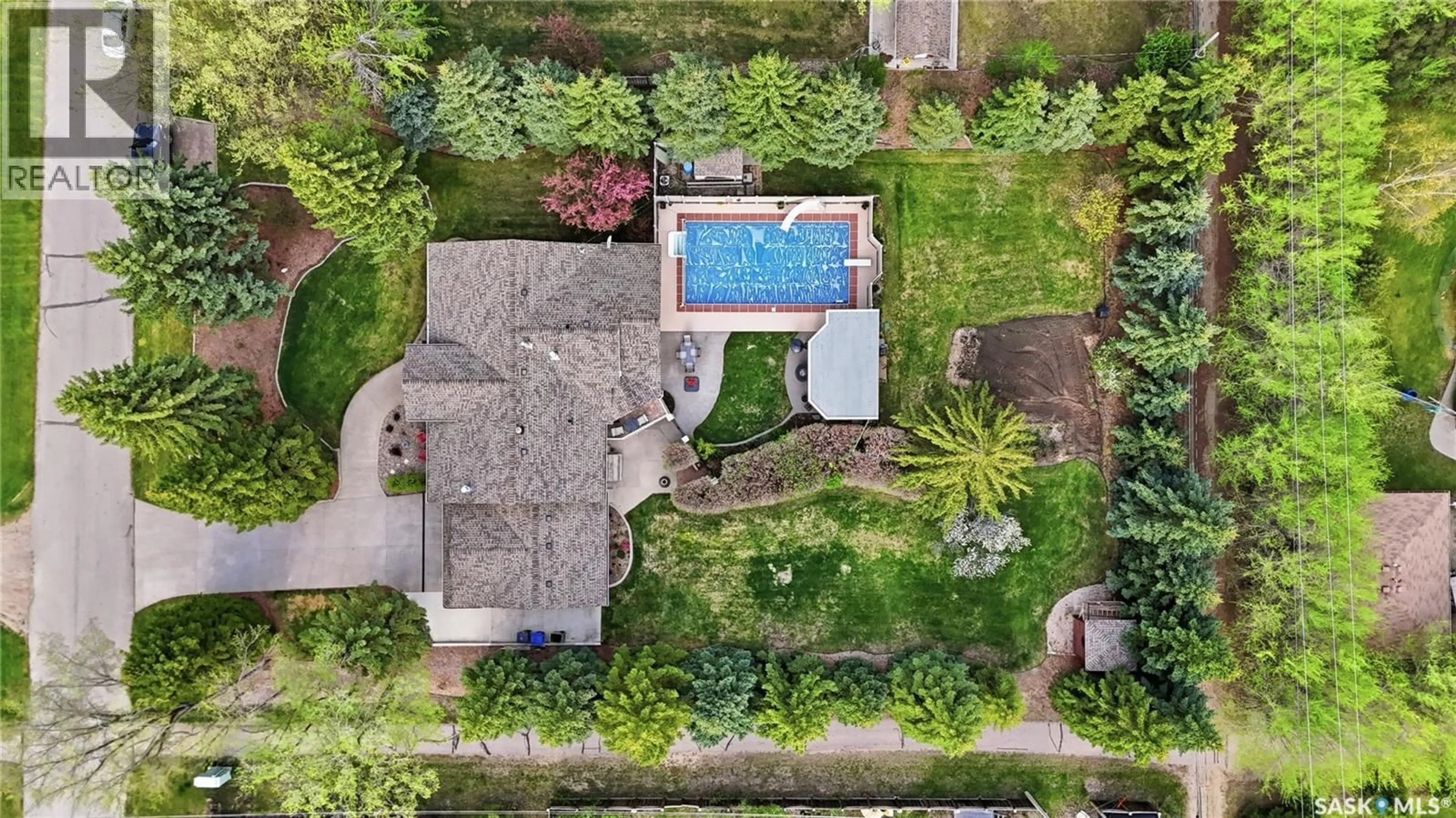 A pic from outside/outdoor area/front of a property/back of a property/a pic from drone, street for 19 RIDGEDALE BAY, White City Saskatchewan S4L5B1