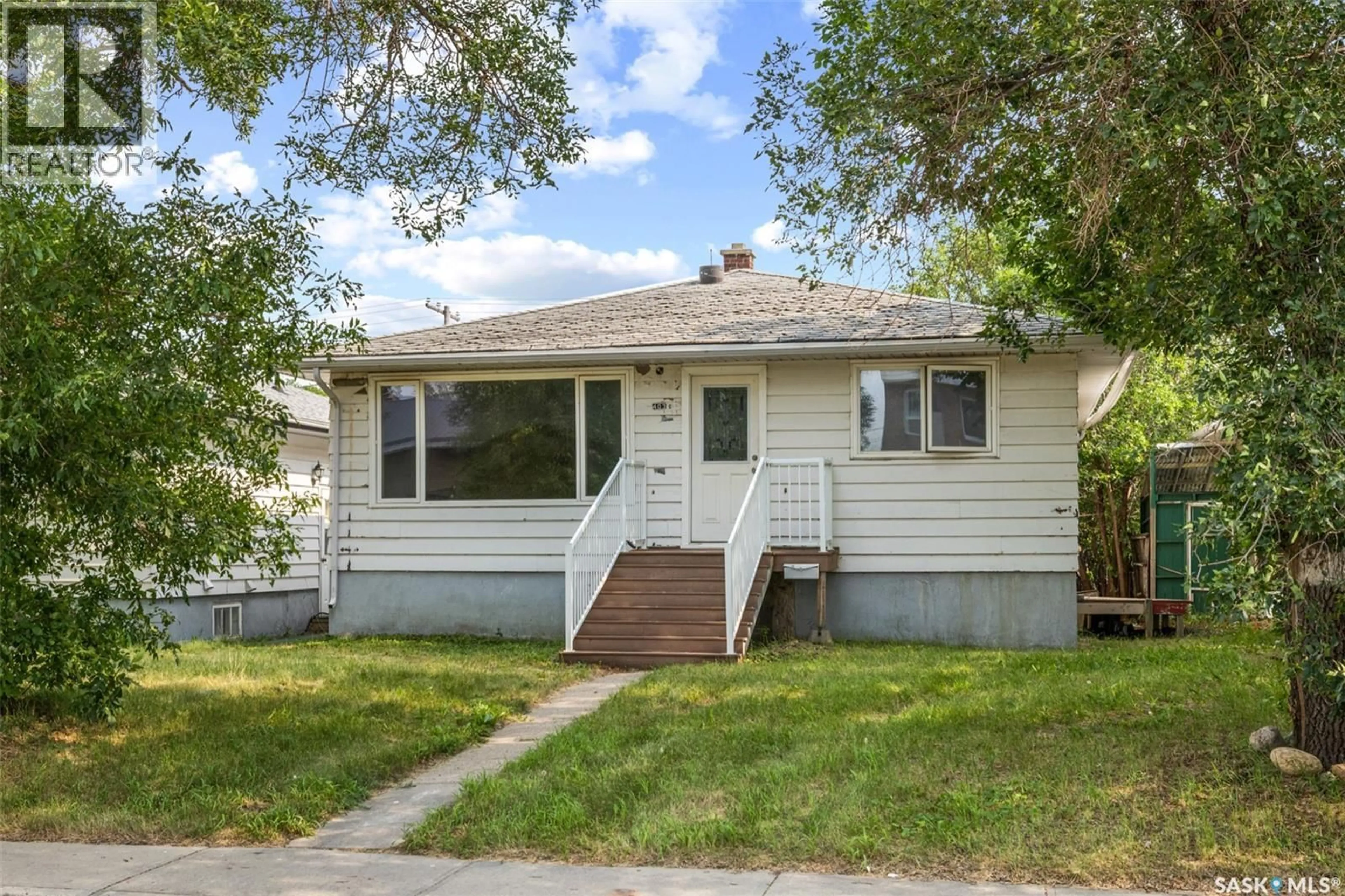 Home with vinyl exterior material, street for 403 17TH AVENUE, Regina Saskatchewan S4N0Y4