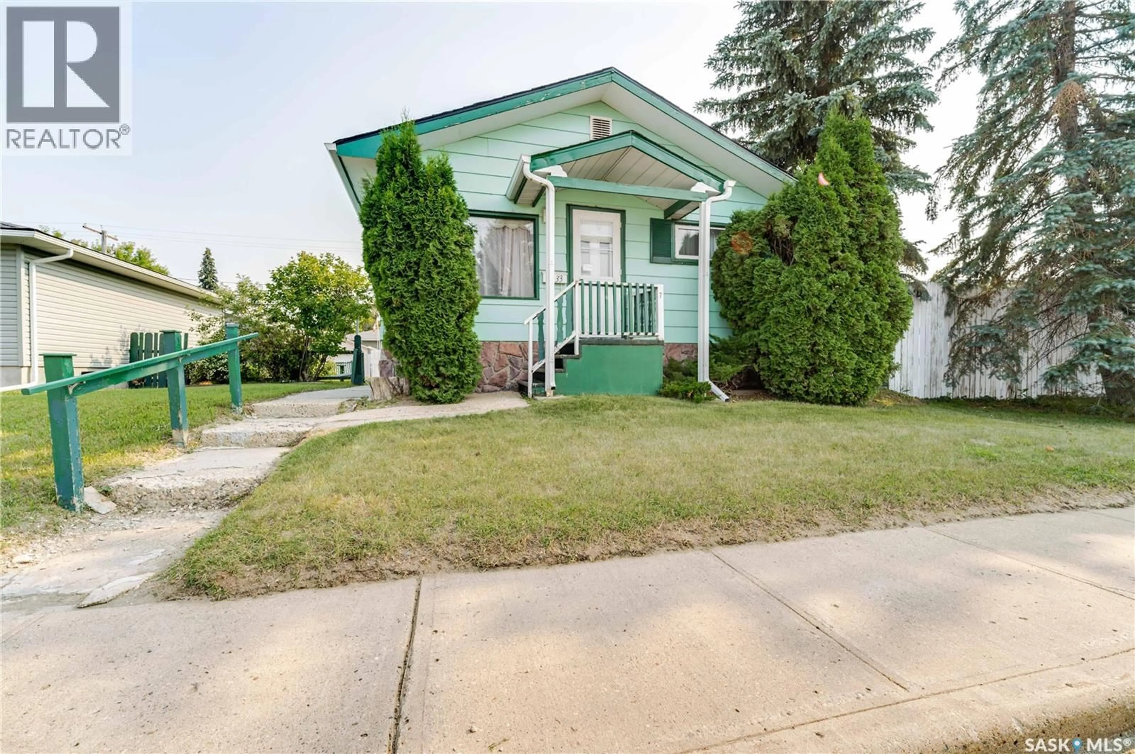 Home with vinyl exterior material, street for 1233 COTEAU STREET, Moose Jaw Saskatchewan S6H5G7