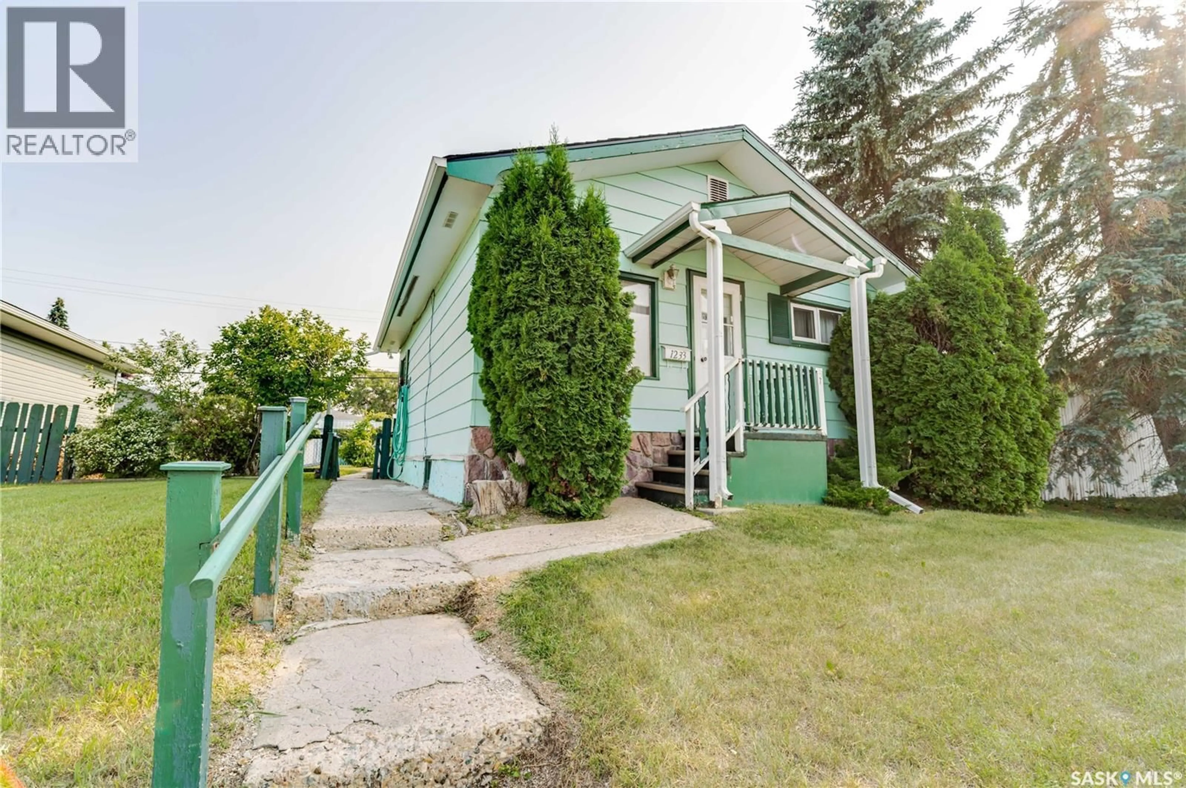 Unknown for 1233 COTEAU STREET, Moose Jaw Saskatchewan S6H5G7