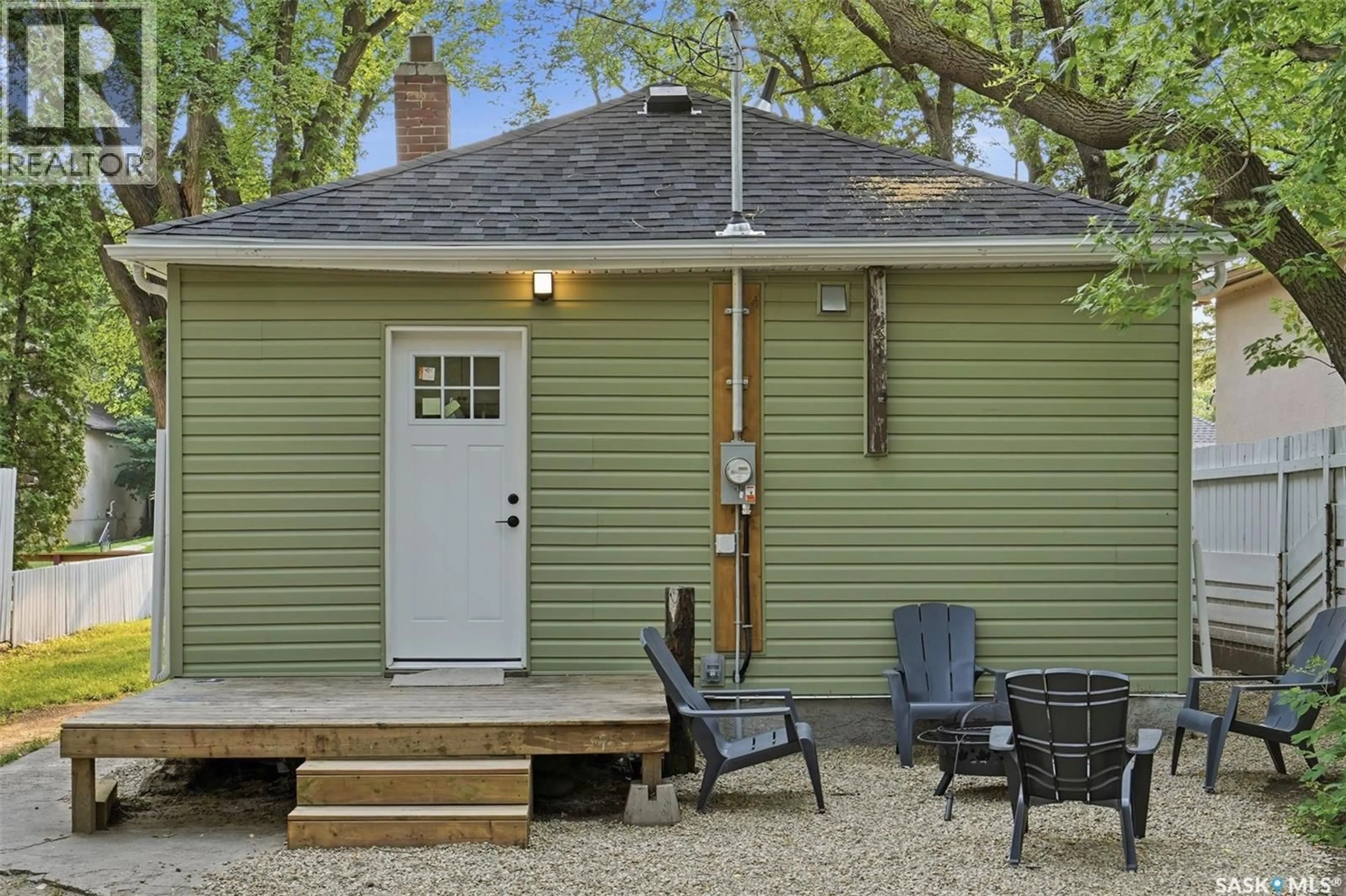 Patio, street for 836 I AVENUE, Saskatoon Saskatchewan S7M1Z3